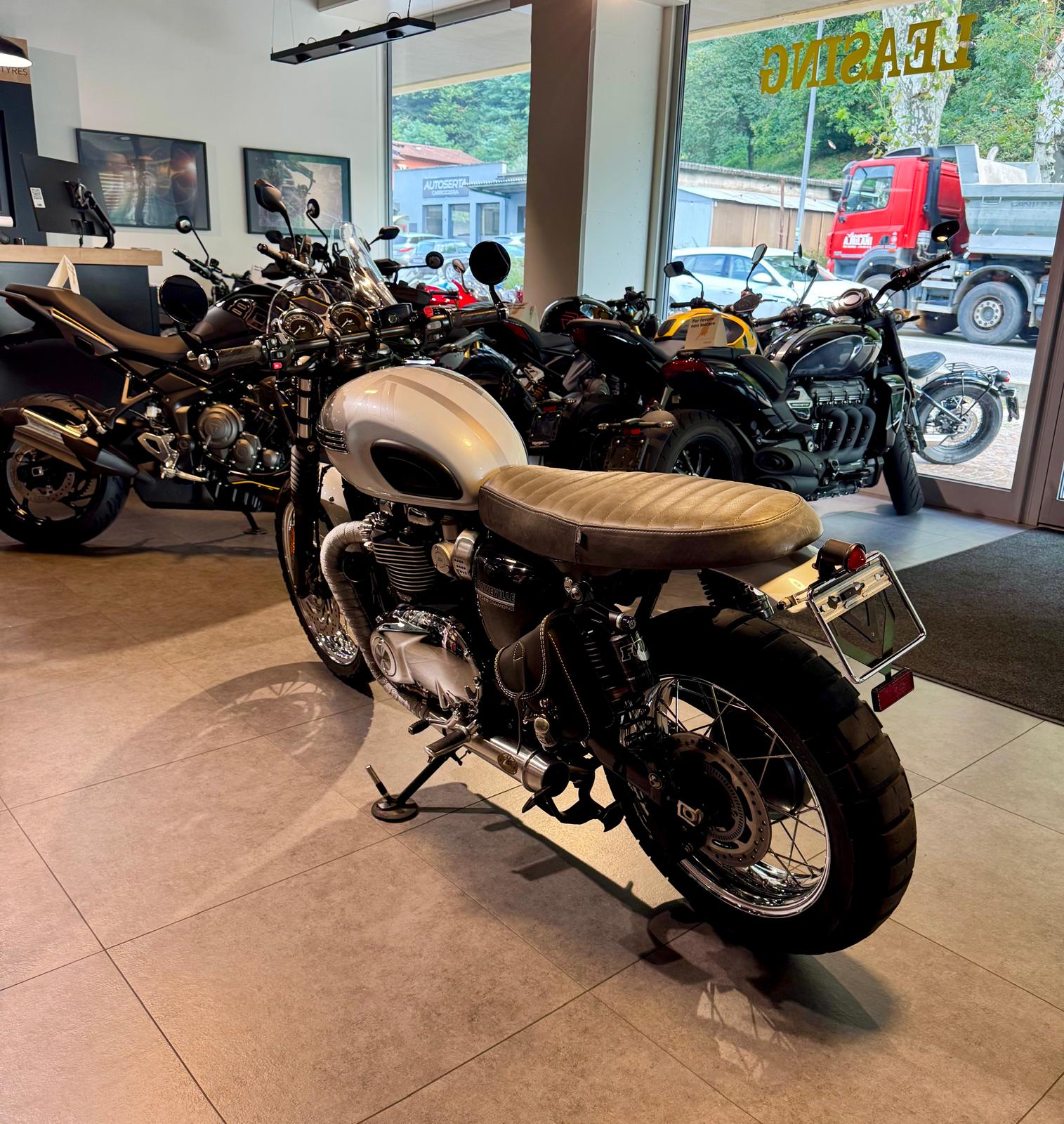 TRIUMPH Bonneville T120 ABS-image-2