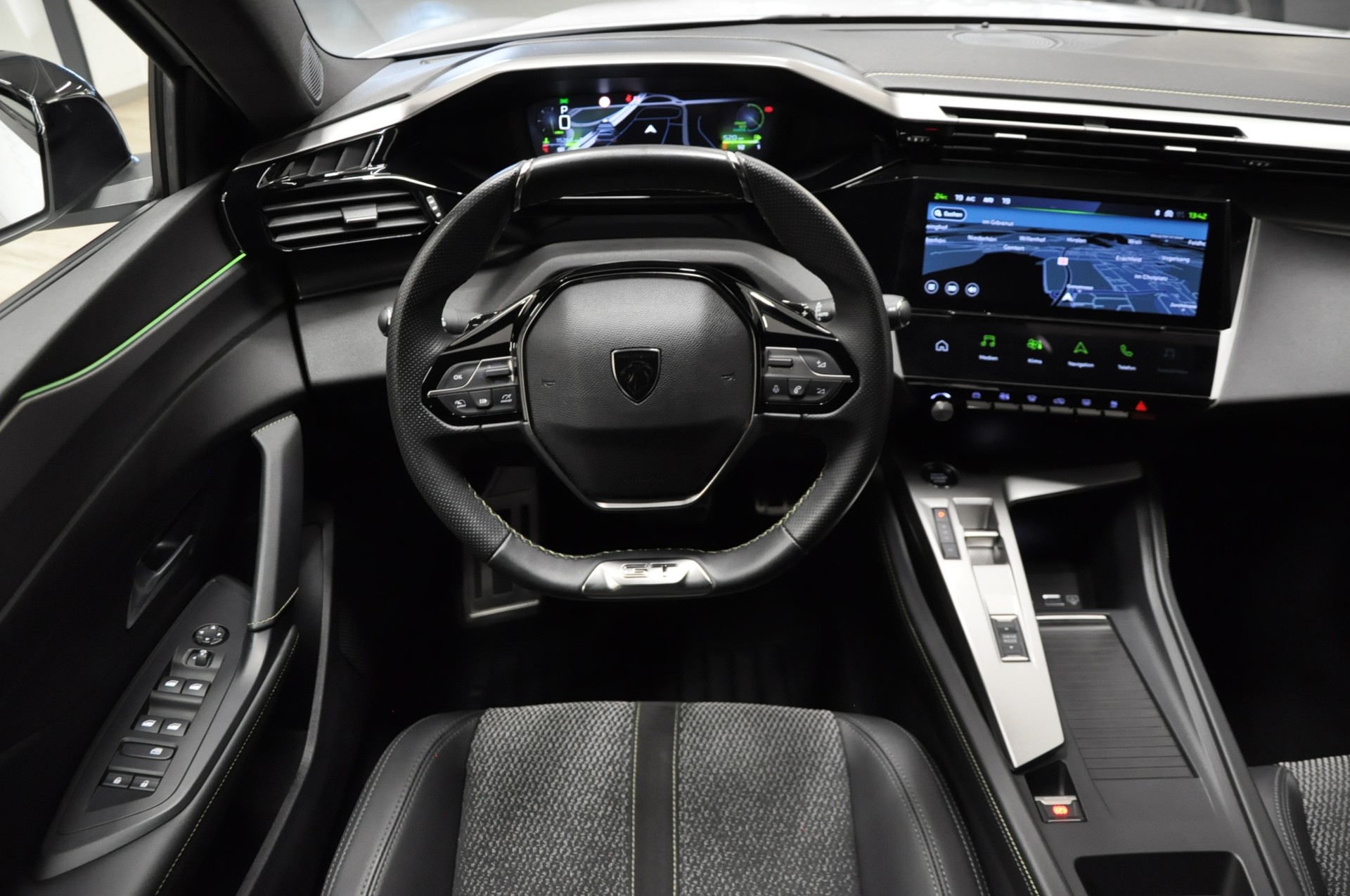 PEUGEOT 308 SW 1.2 HEV 145 GT-image-17