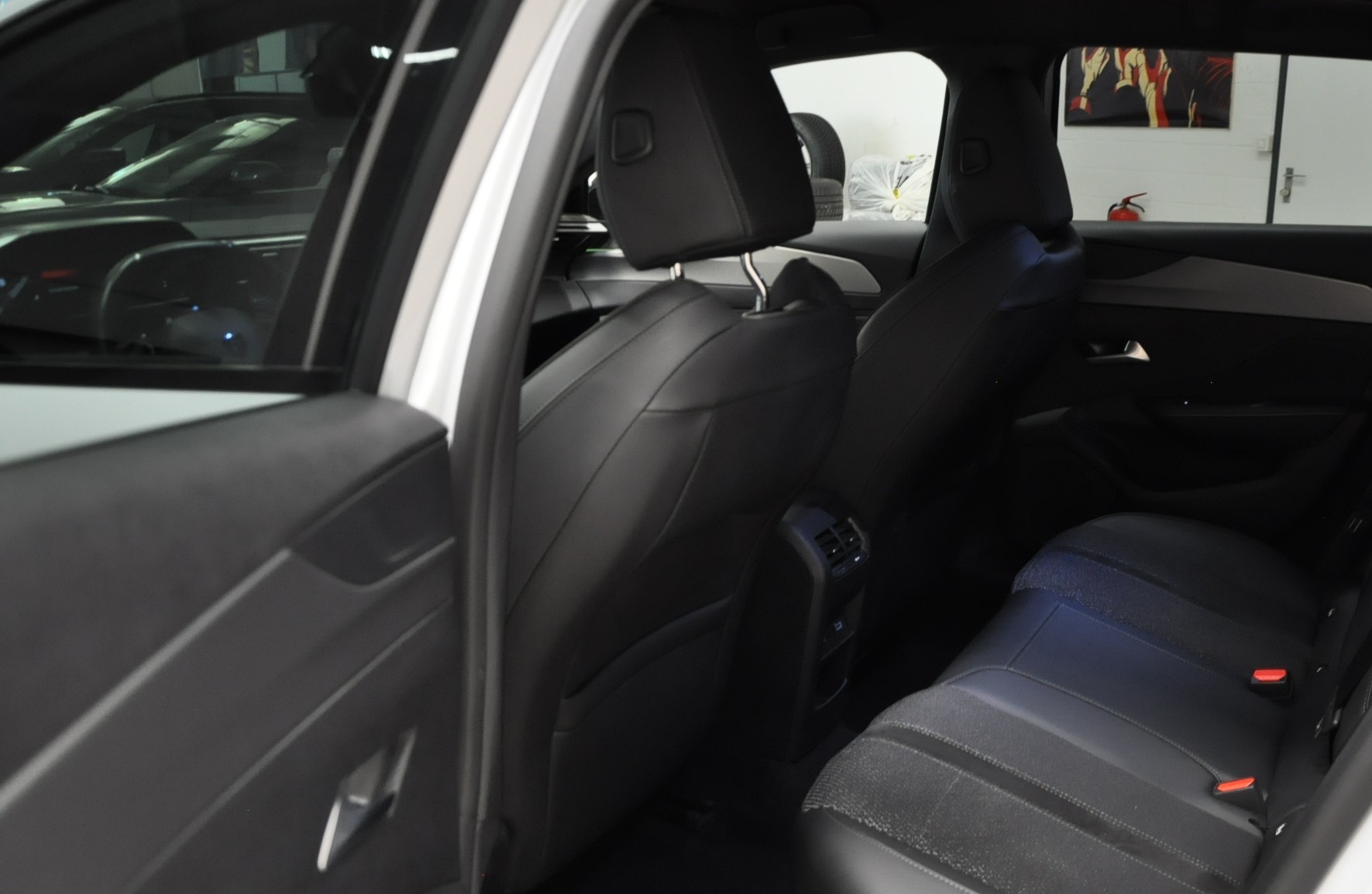 PEUGEOT 308 SW 1.2 HEV 145 GT-image-15