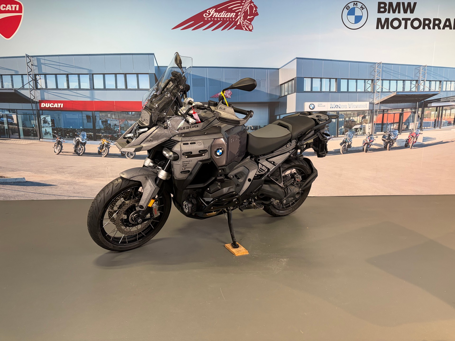 BMW R 1300 GS Adventure-image-2