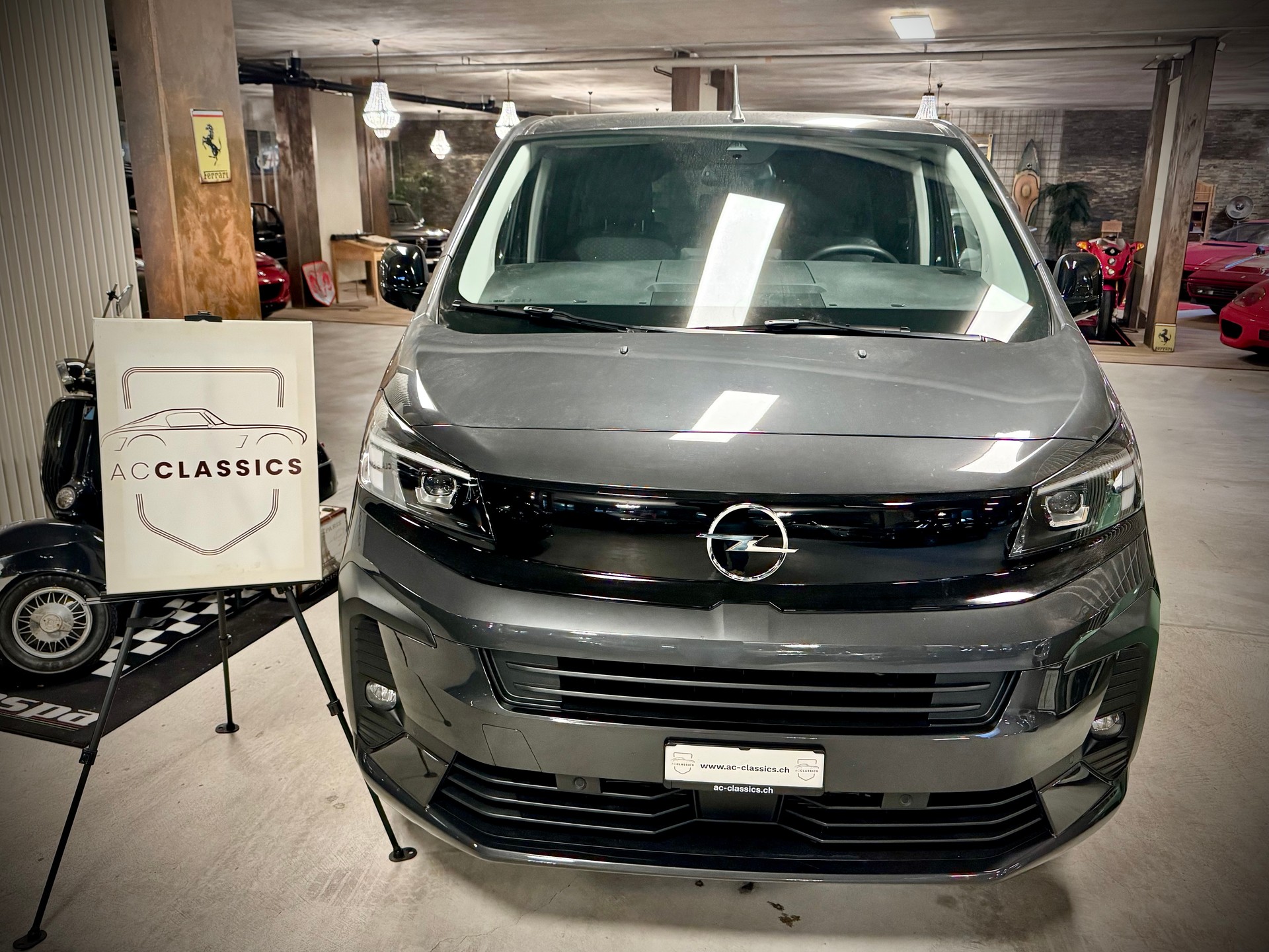OPEL M Business Edition-showroom-element-1