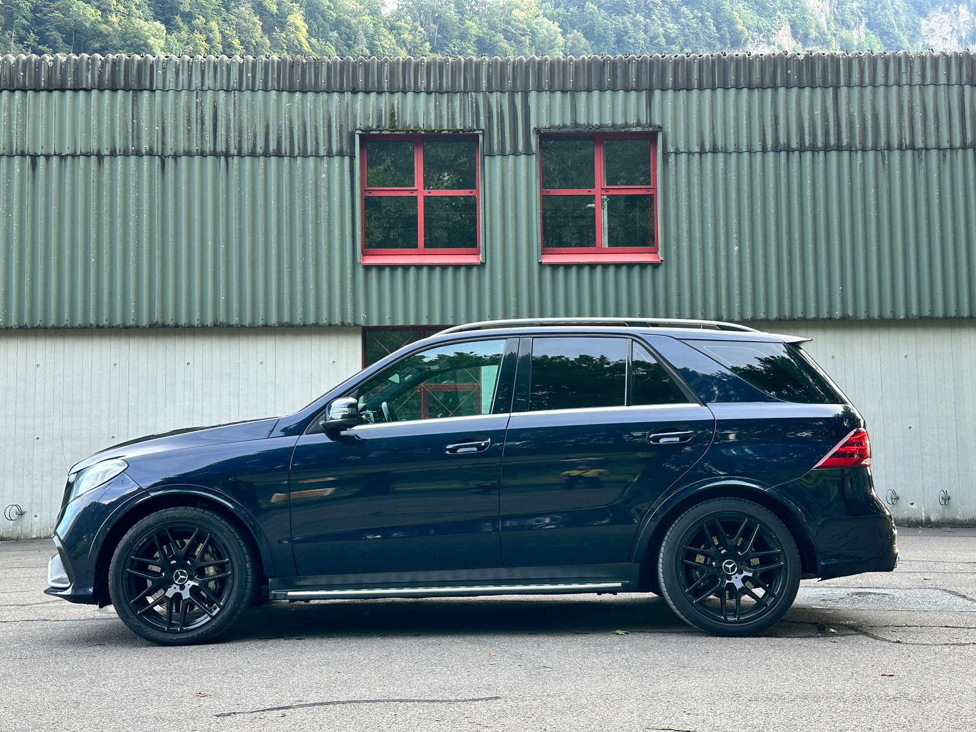MERCEDES-BENZ GLE 63 AMG 4Matic Speedshift Plus 7G-Tronic-showroom-element-3