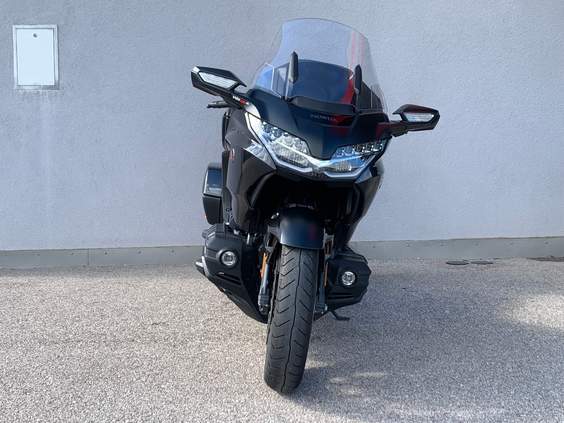 HONDA GL 1800 Goldwing-image-1