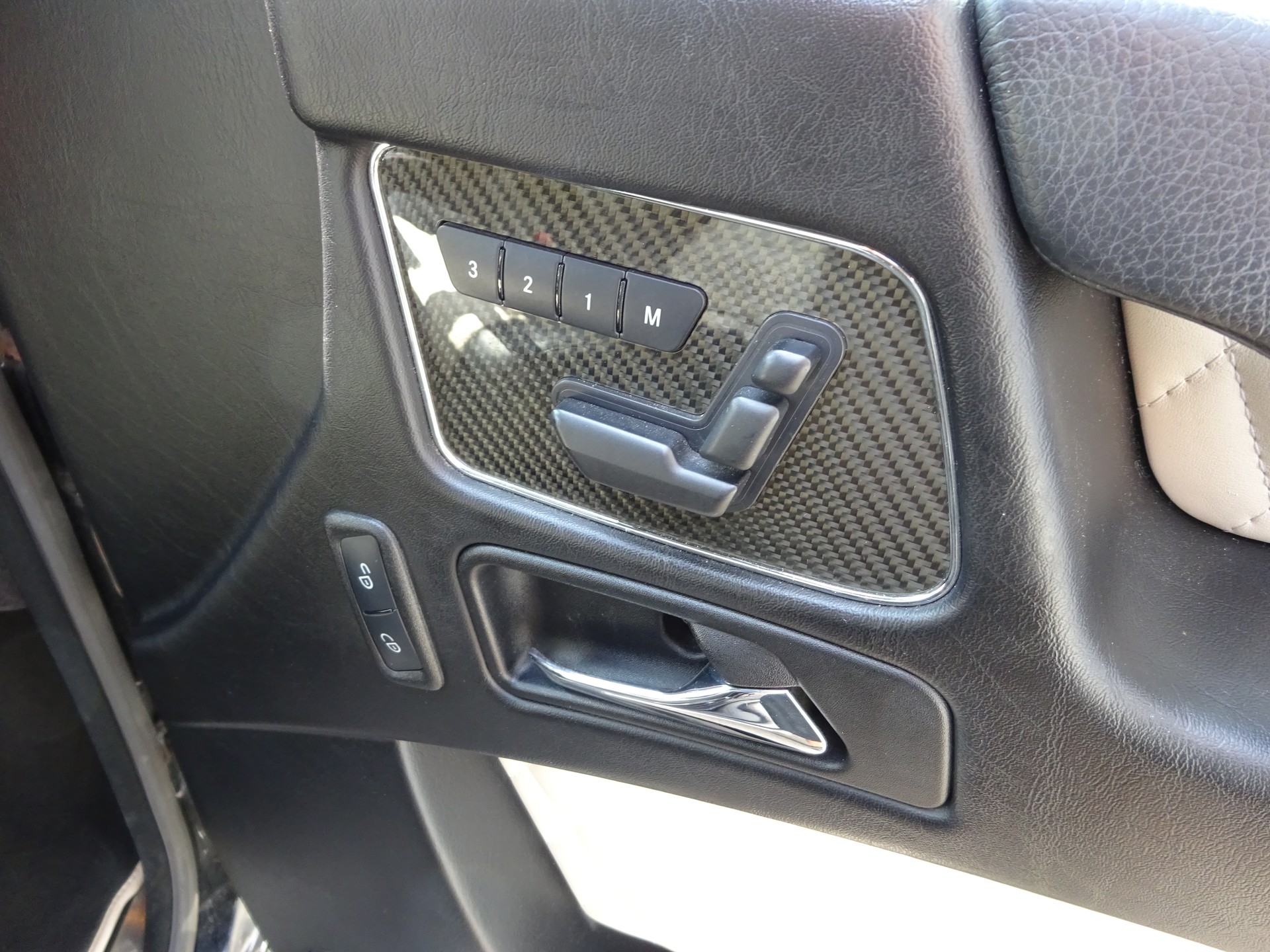 MERCEDES-BENZ G 63 AMG Automatic-image-12