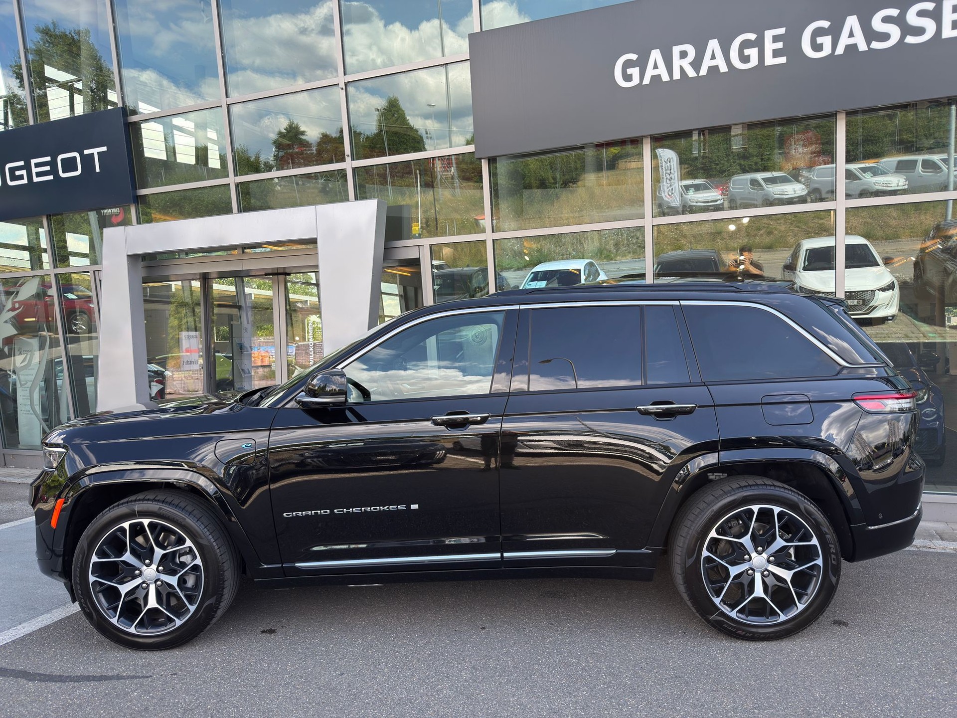 JEEP Grand Cherokee 2.0 Plug-in-Hybrid Summit Reserve 4xe-showroom-element-1