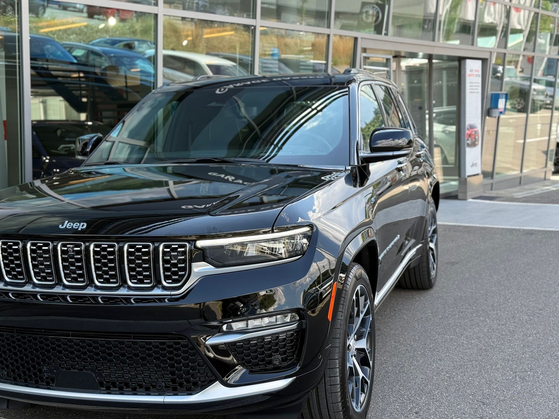 JEEP Grand Cherokee 2.0 Plug-in-Hybrid Summit Reserve 4xe-showroom-element-3