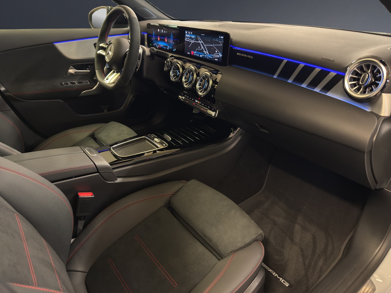 MERCEDES-BENZ A AMG 35 4M Berline Compacte-image-12