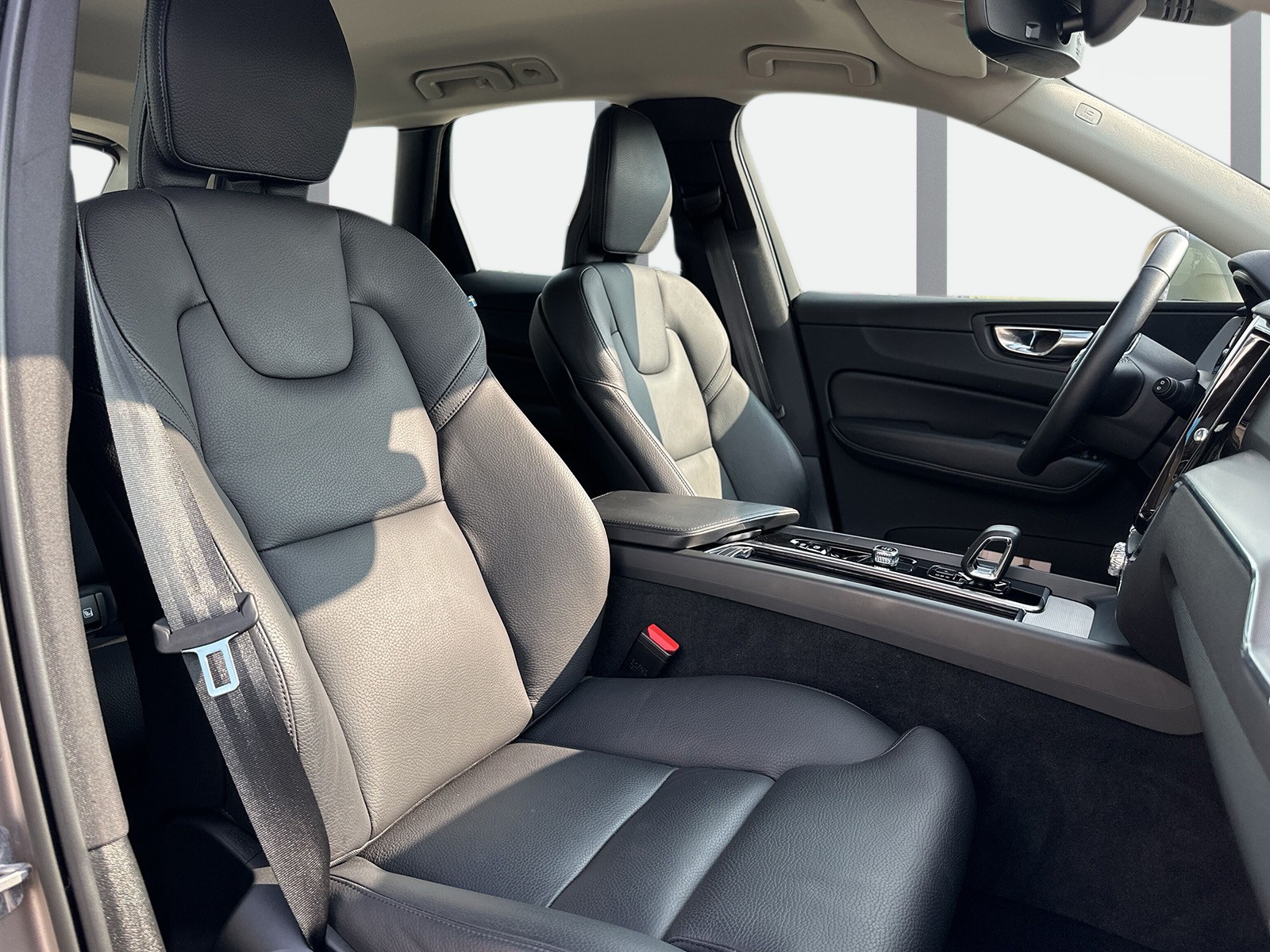 VOLVO XC60 2.0 B5 MH Diesel Plus Bright AWD-image-9