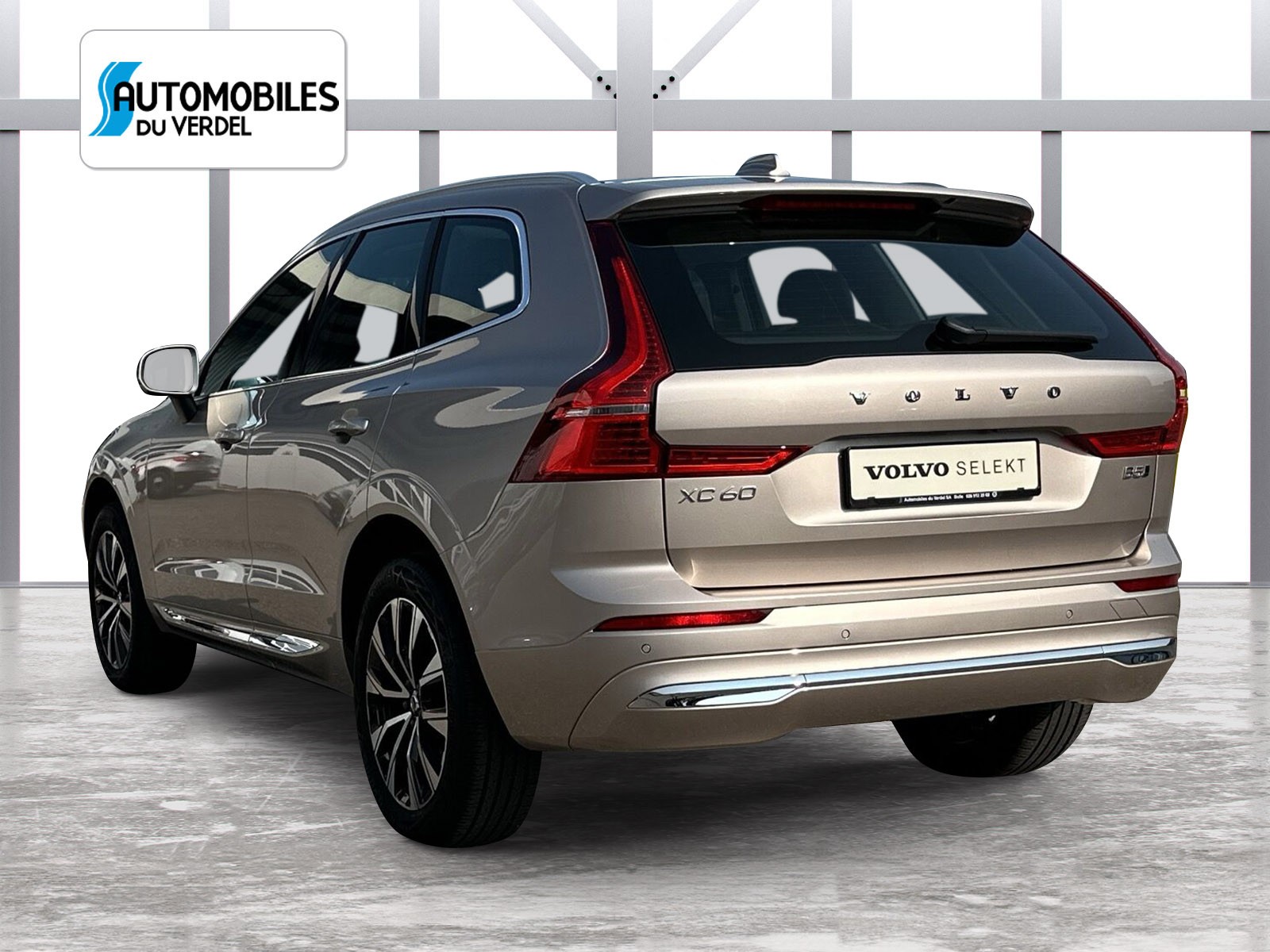 VOLVO XC60 2.0 B5 MH Diesel Plus Bright AWD-showroom-element-2