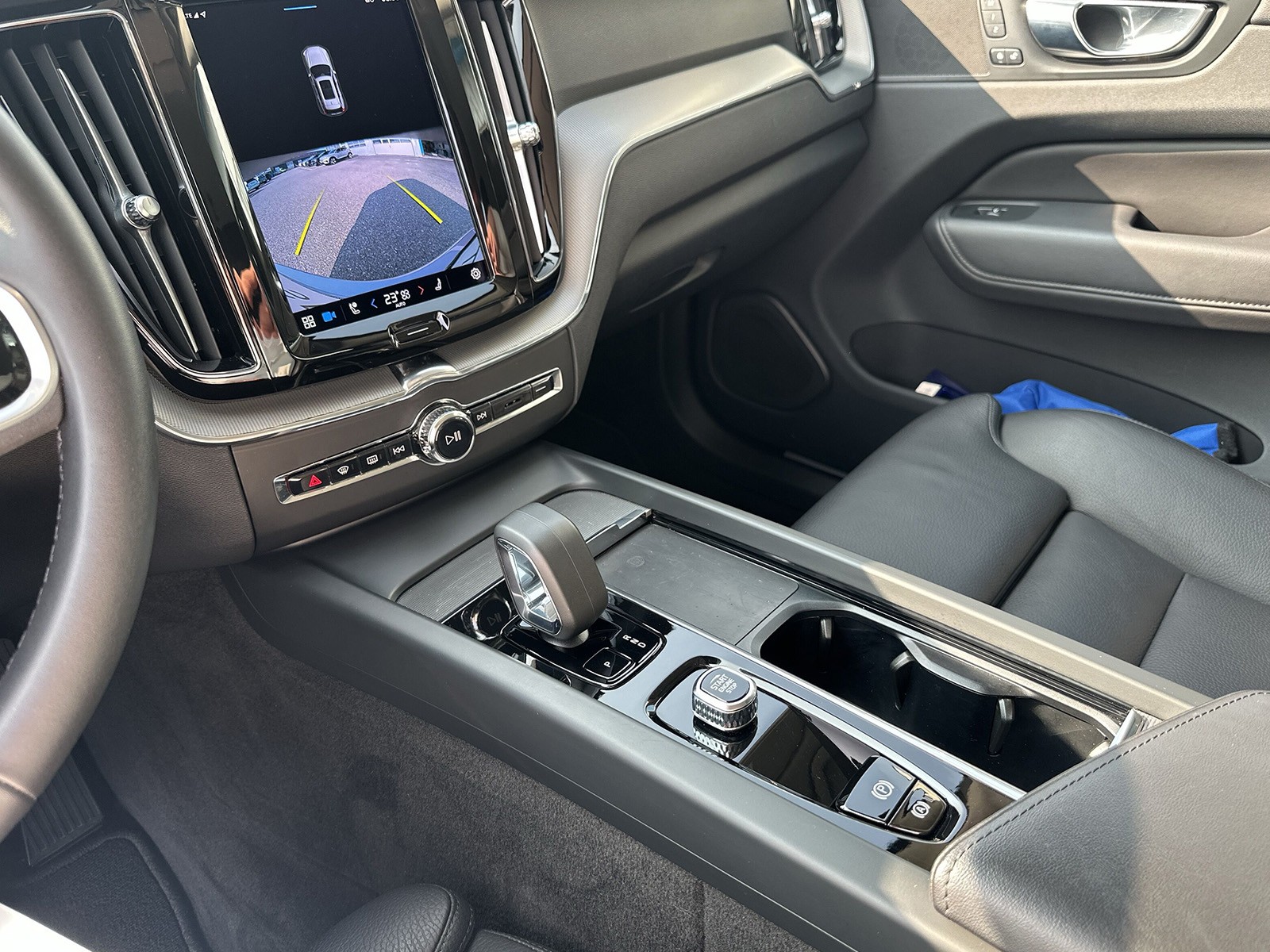 VOLVO XC60 2.0 B5 MH Diesel Plus Bright AWD-image-12