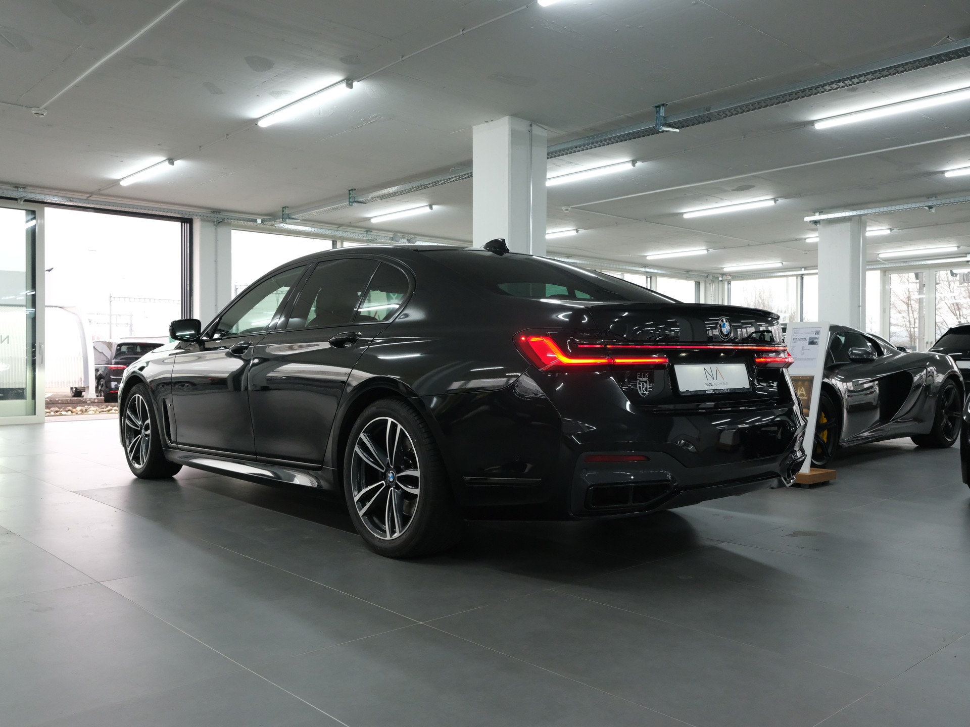 BMW 730d xDrive 48V M Sport Steptronic *Driving Assistant Professional* *Parking Assistant Plus*-image-4
