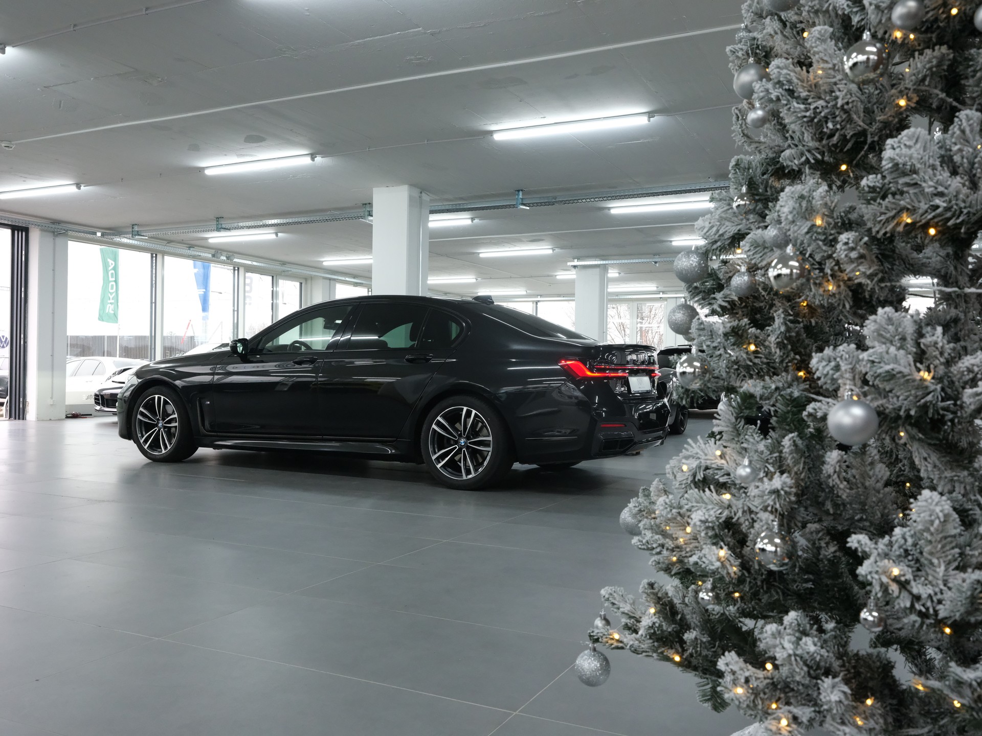 BMW 730d xDrive 48V M Sport Steptronic *Driving Assistant Professional* *Parking Assistant Plus*-image-9