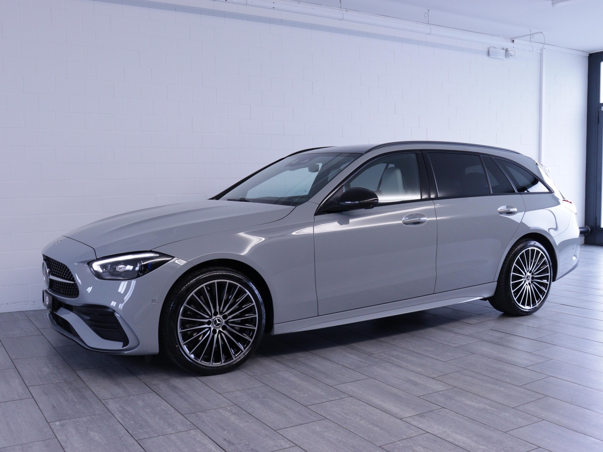 MERCEDES-BENZ C 220 d Swiss Star AMG Line 4matic Kombi-showroom-element-1
