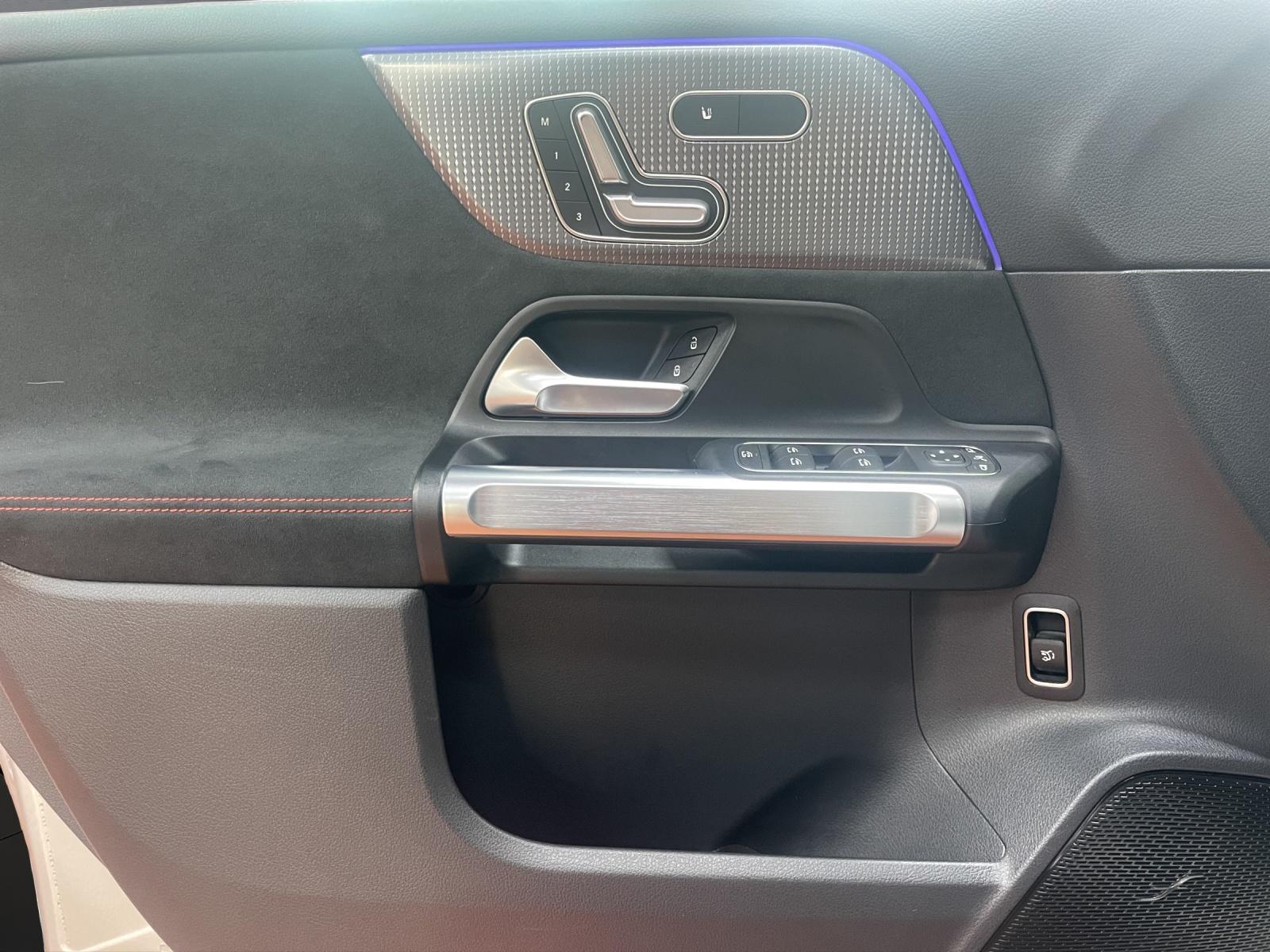 MERCEDES-BENZ EQB 350 4MATIC Swiss Star AMG Line-image-6