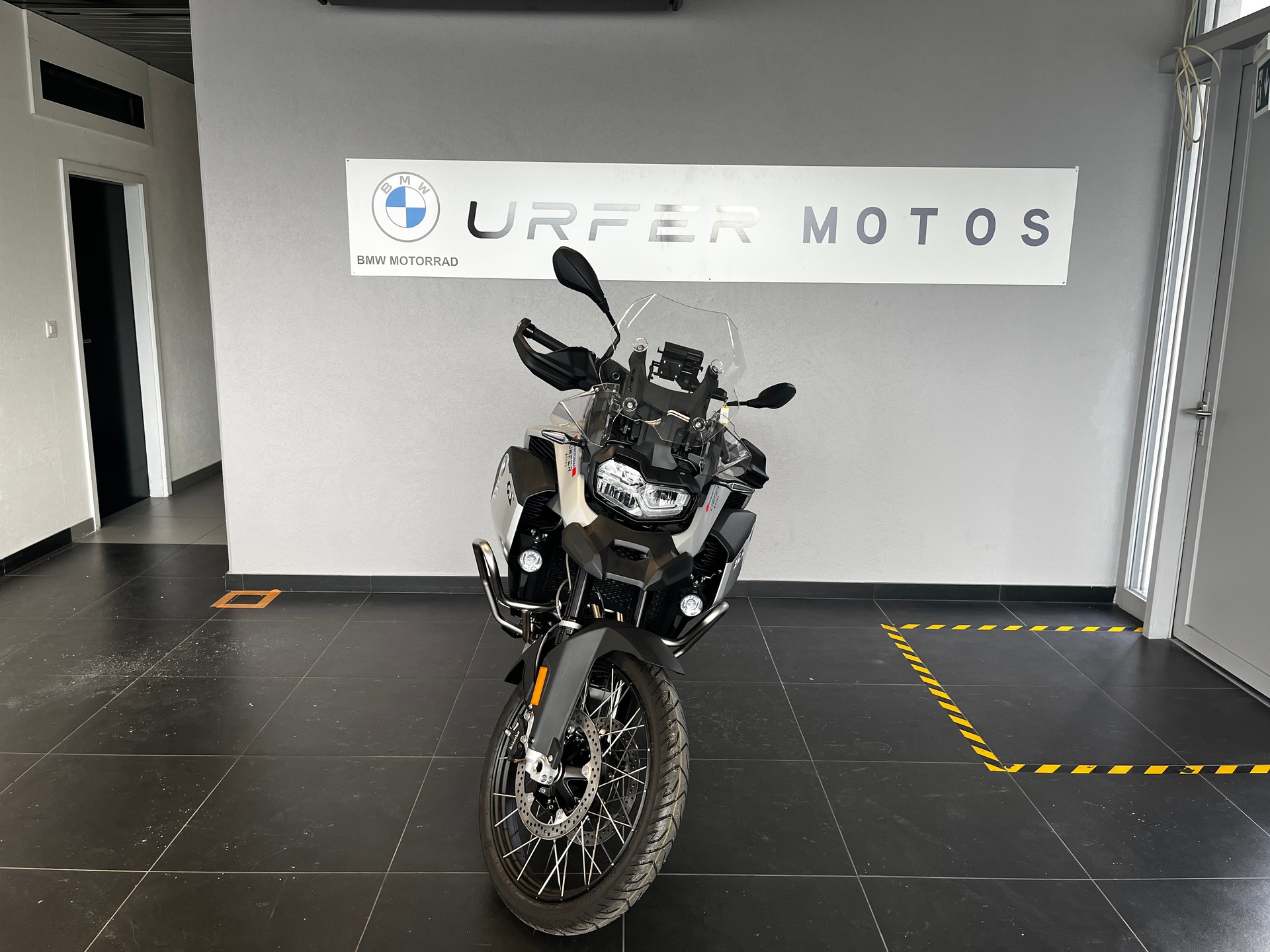 BMW F 900 GS Adventure-image-2