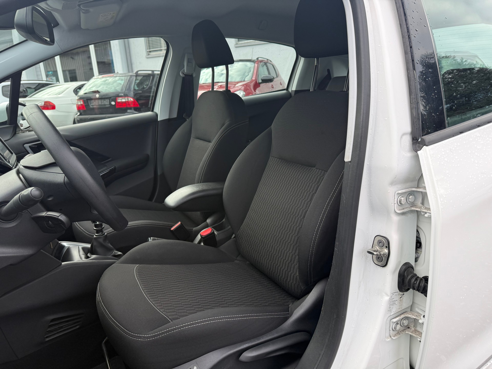 PEUGEOT 208 1.2 PureTech Active-image-5