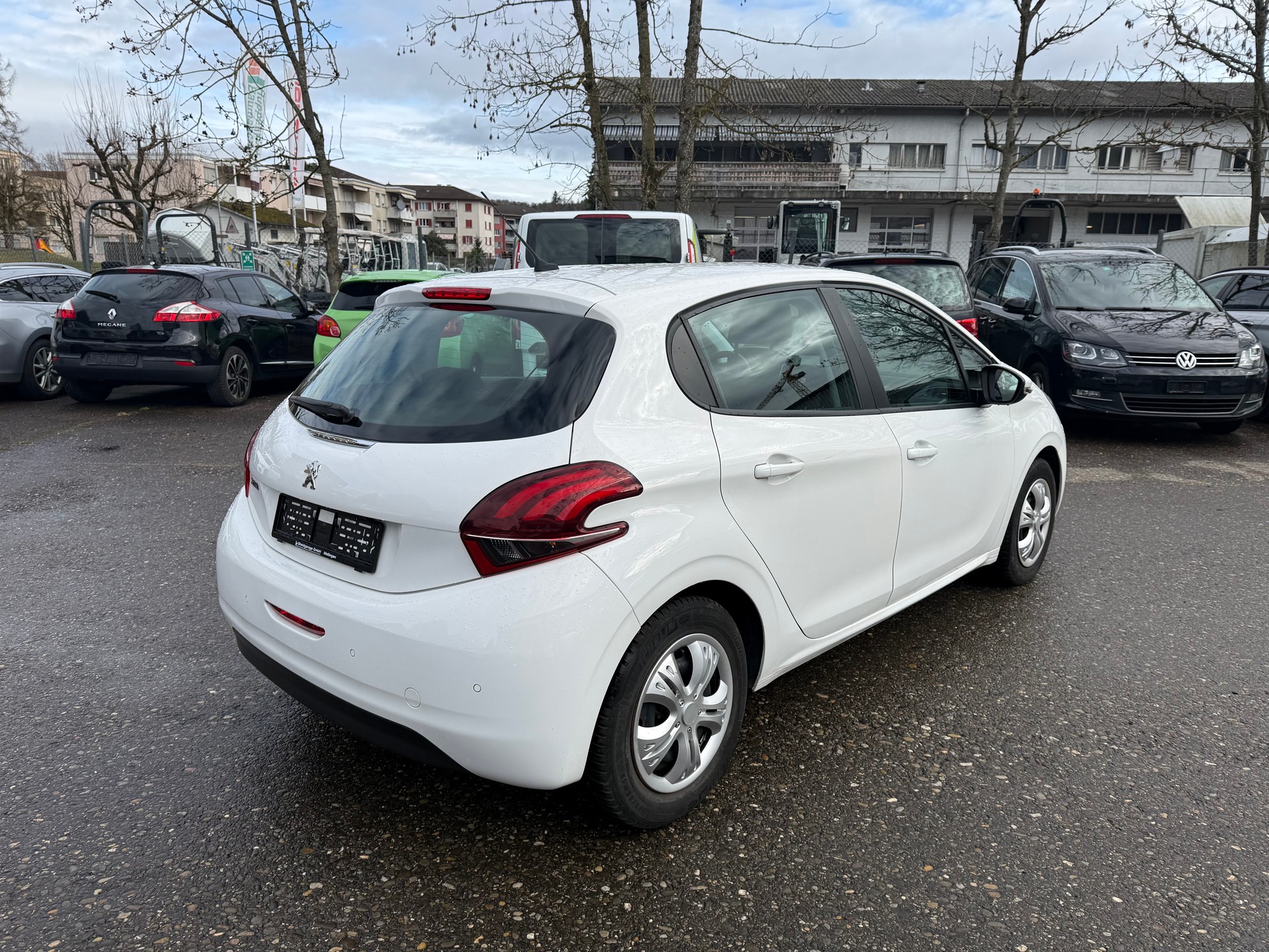 PEUGEOT 208 1.2 PureTech Active-showroom-element-2