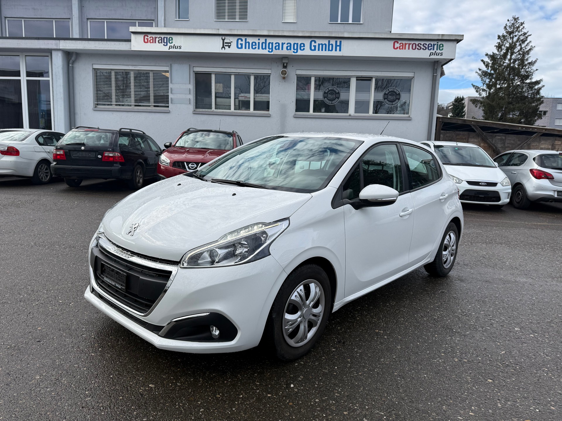 PEUGEOT 208 1.2 PureTech Active-showroom-element-1