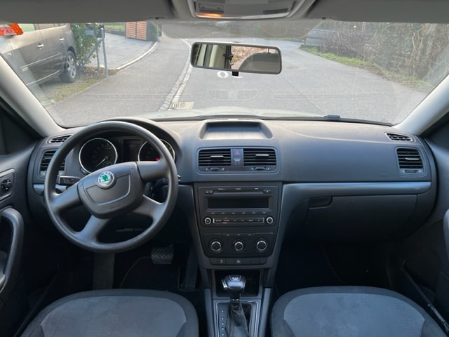 SKODA Yeti 2.0 TDI Elegance 4x4 DSG-image-8
