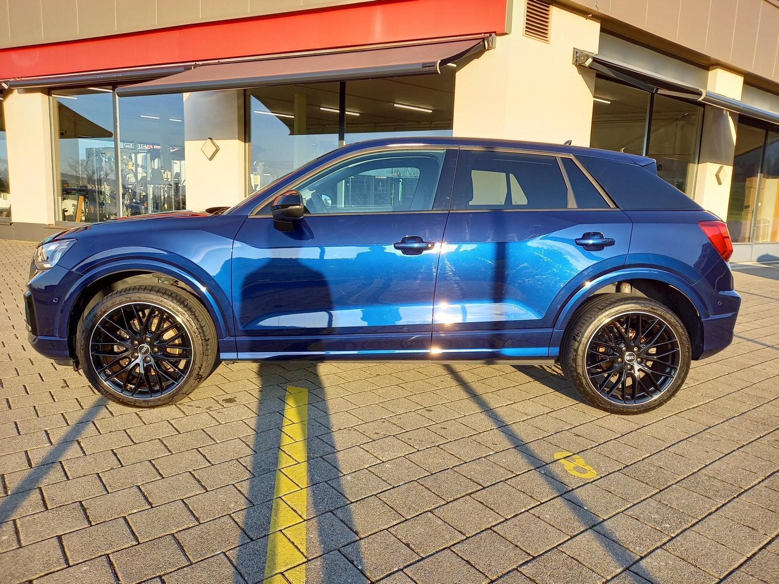 AUDI Q2 35 TFSI advanced S-tronic-showroom-element-2