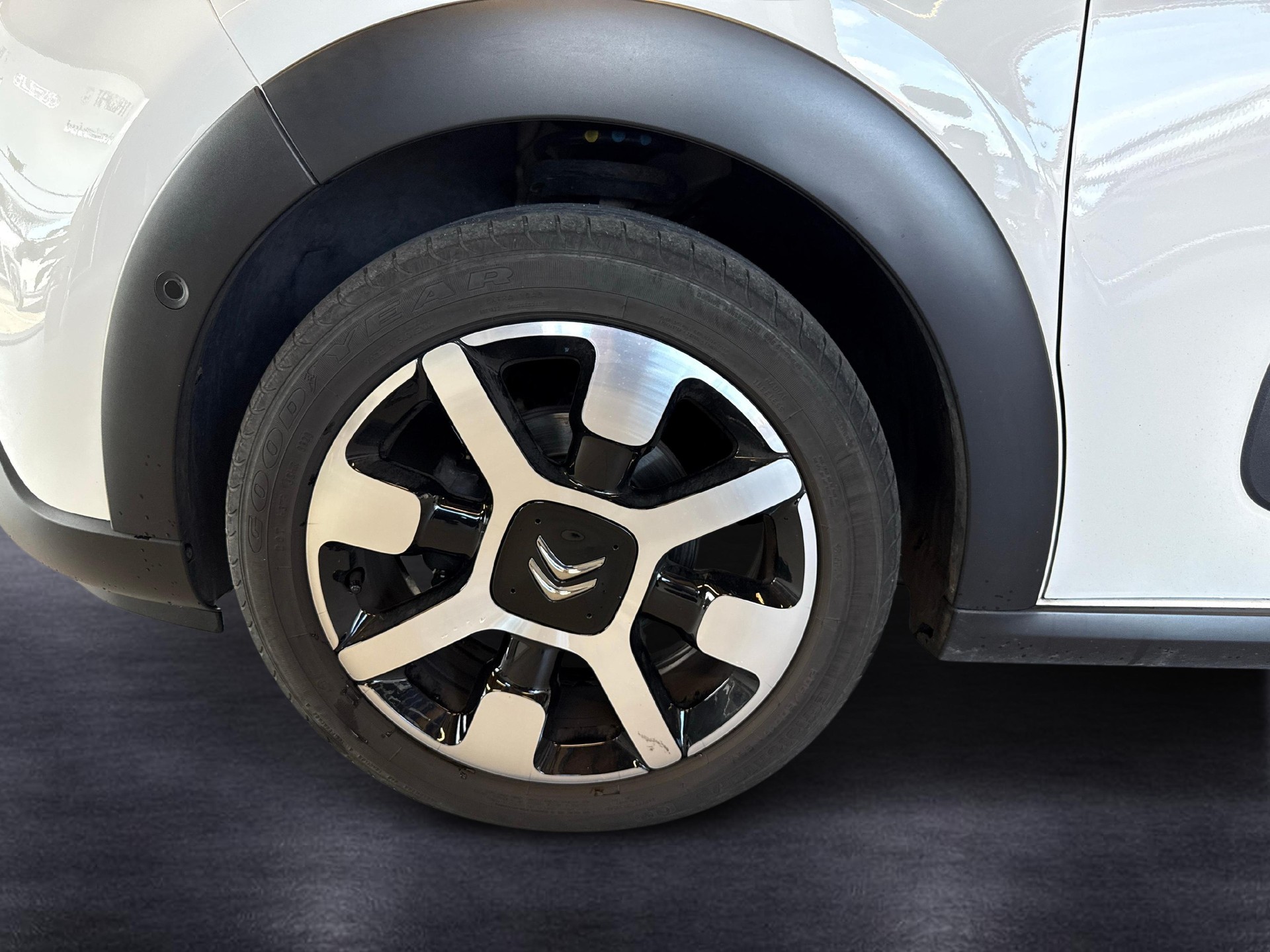 CITROEN C3 1.2 PureTech Shine-image-12