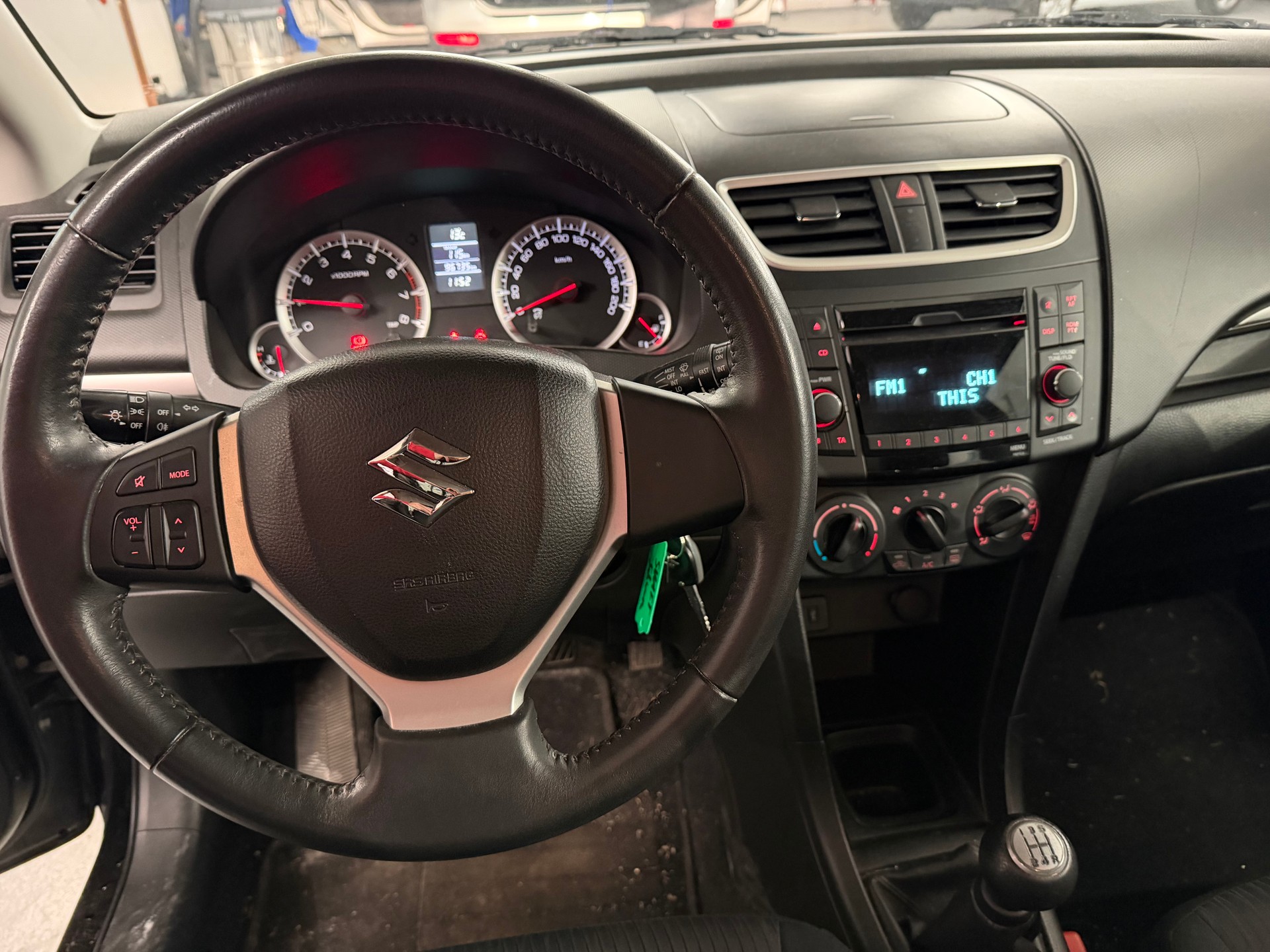 SUZUKI Swift 1.2i 16V GL 4x4-image-7