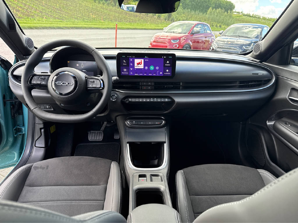 FIAT 600 1.2 Hybrid 145 Sport-image-10