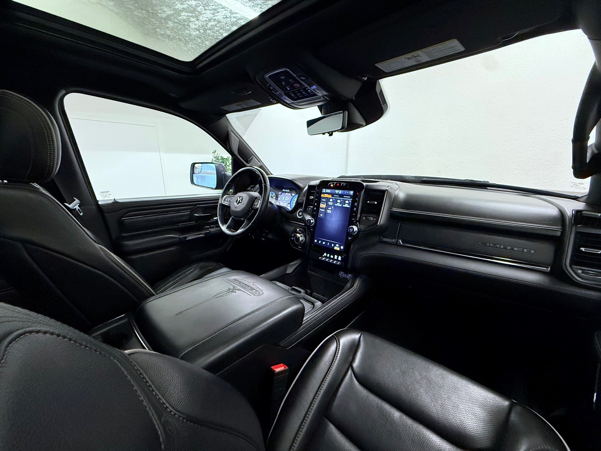 DODGE 1500 "ALL BLACK"-image-21