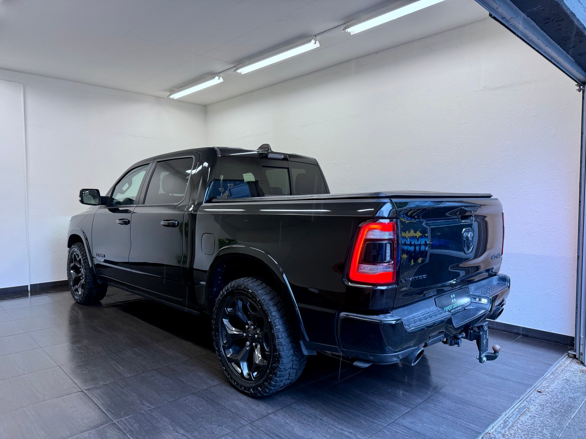 DODGE 1500 "ALL BLACK"-image-11