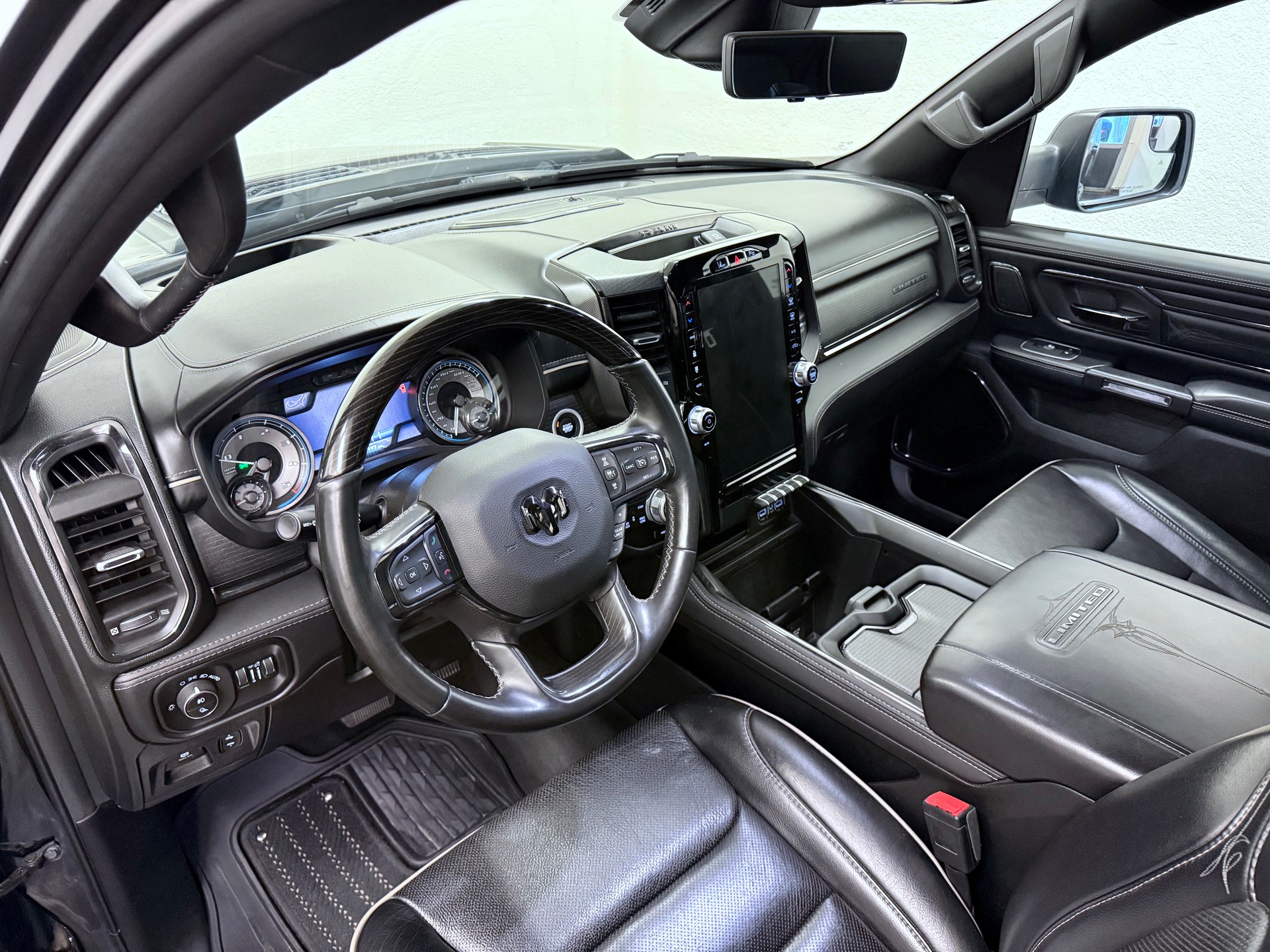 DODGE 1500 "ALL BLACK"-image-18