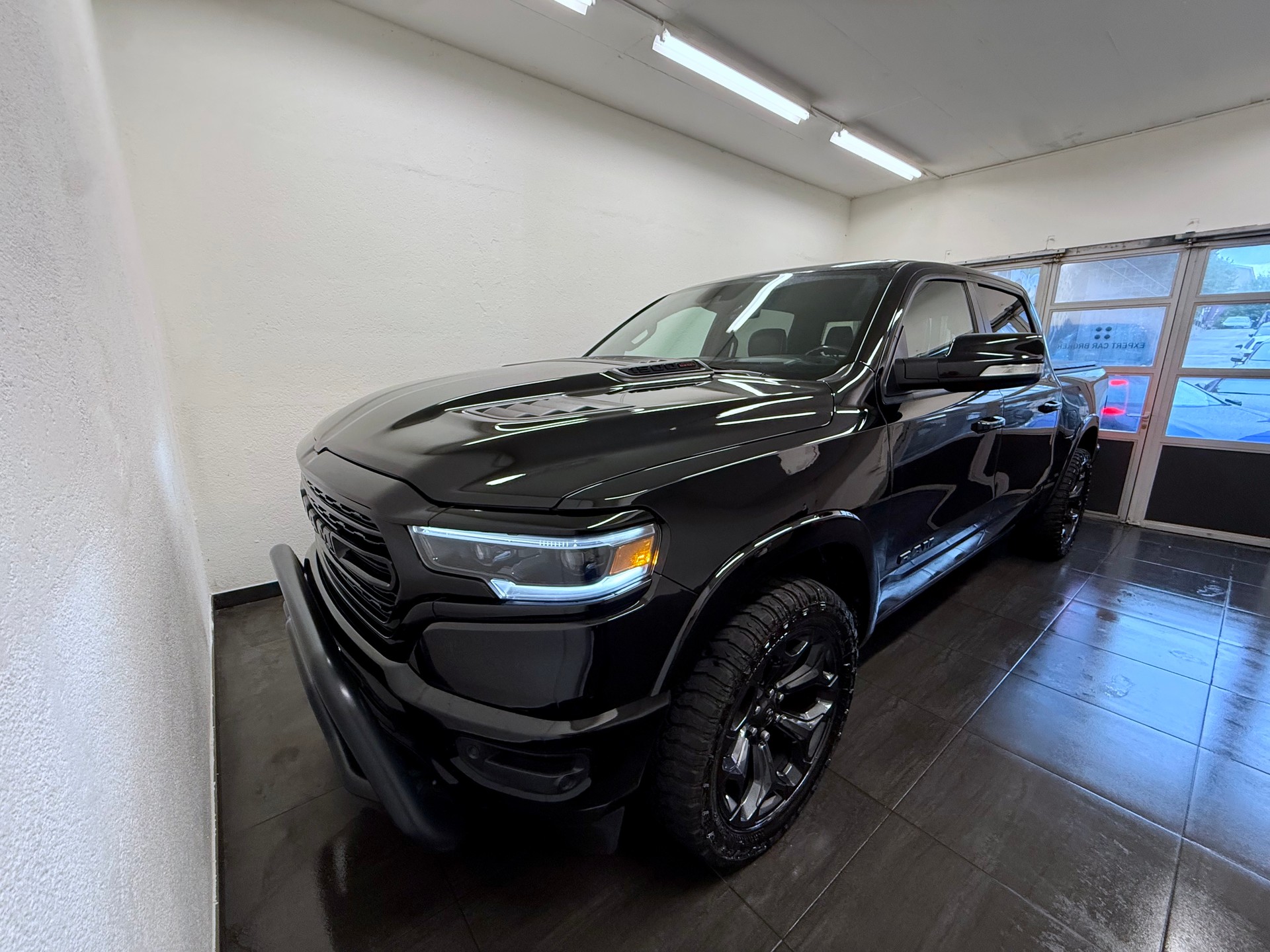 DODGE 1500 "ALL BLACK"-image-8