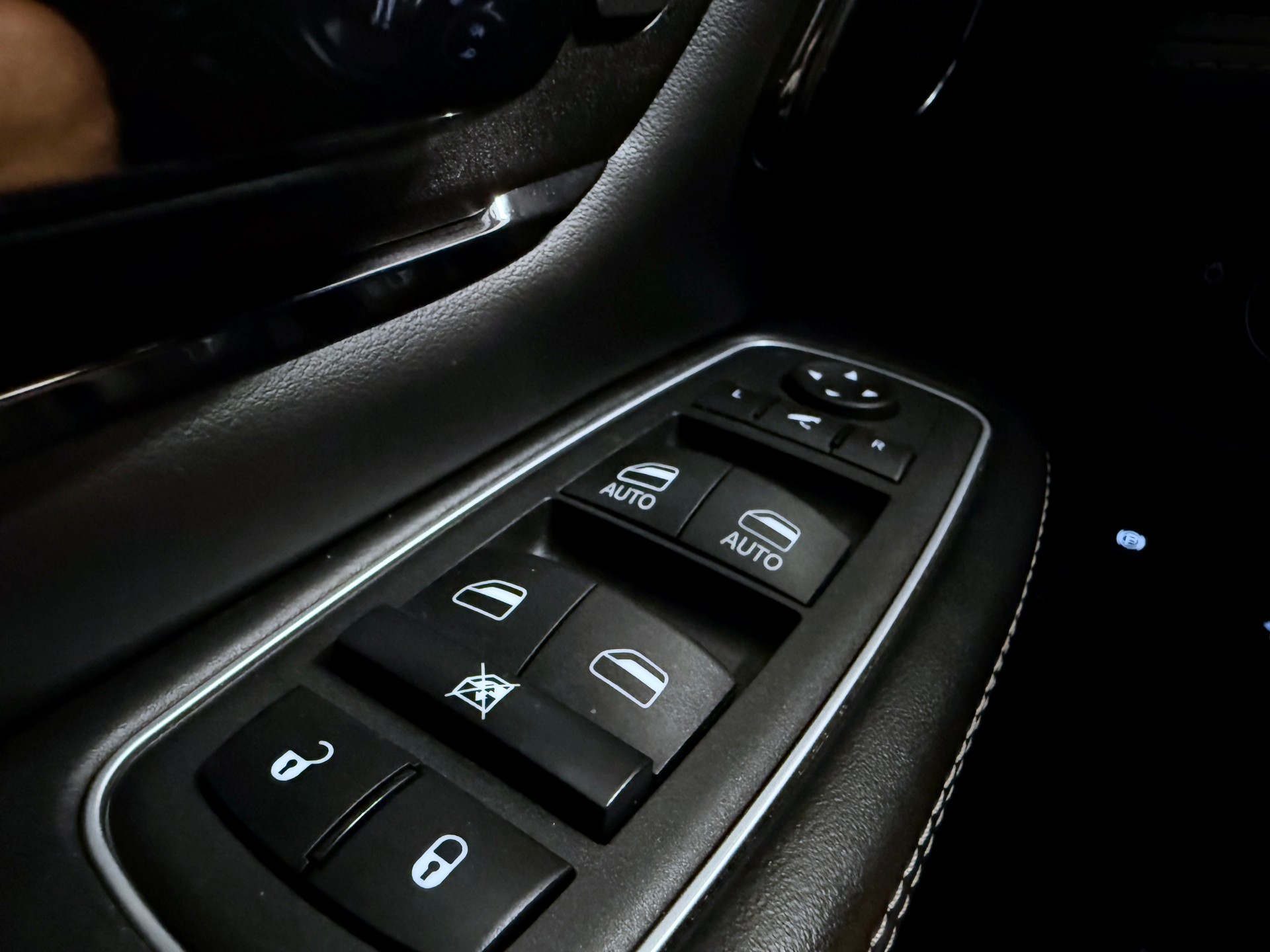 DODGE 1500 "ALL BLACK"-image-29