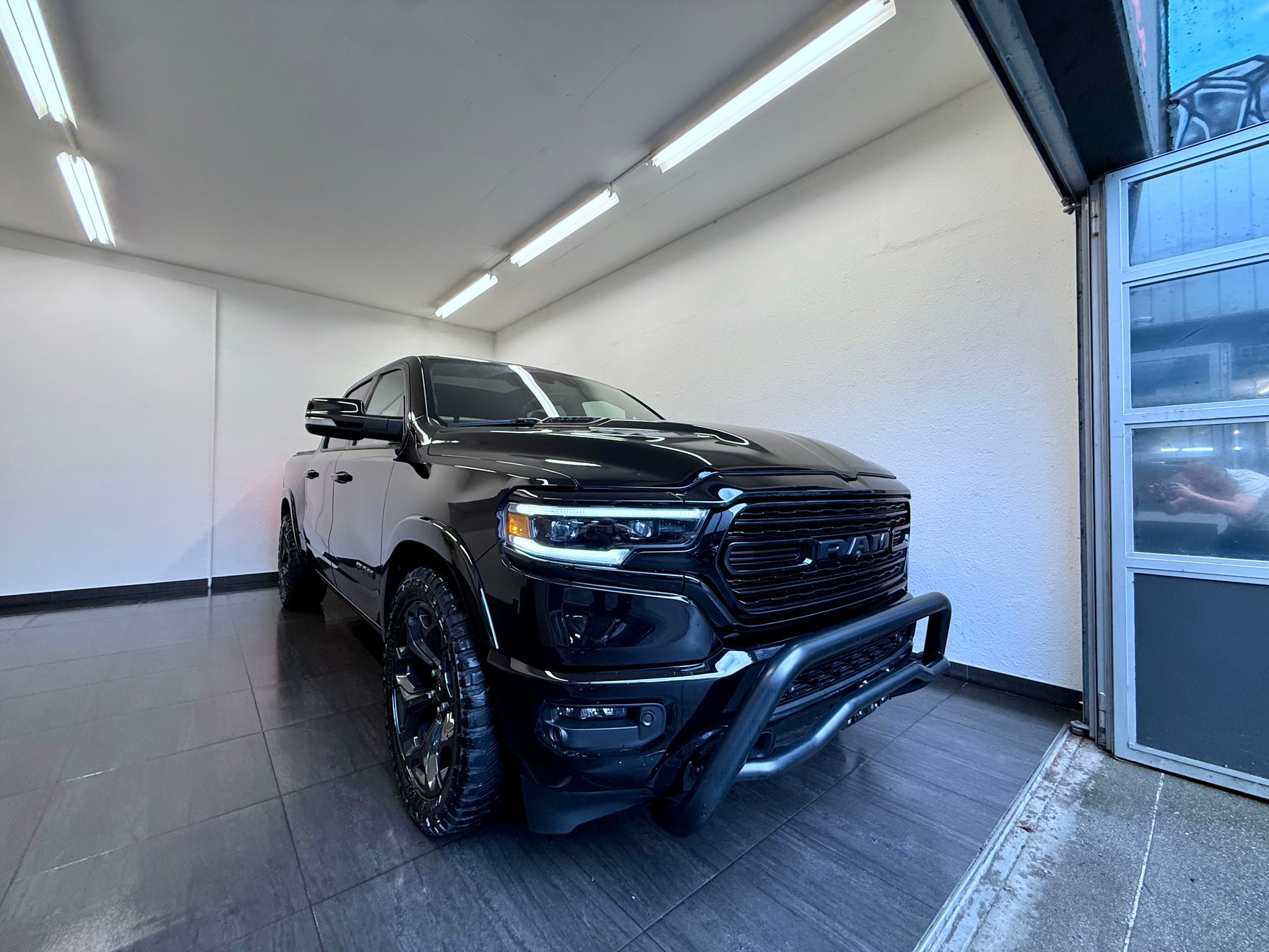DODGE 1500 "ALL BLACK"-showroom-element-2