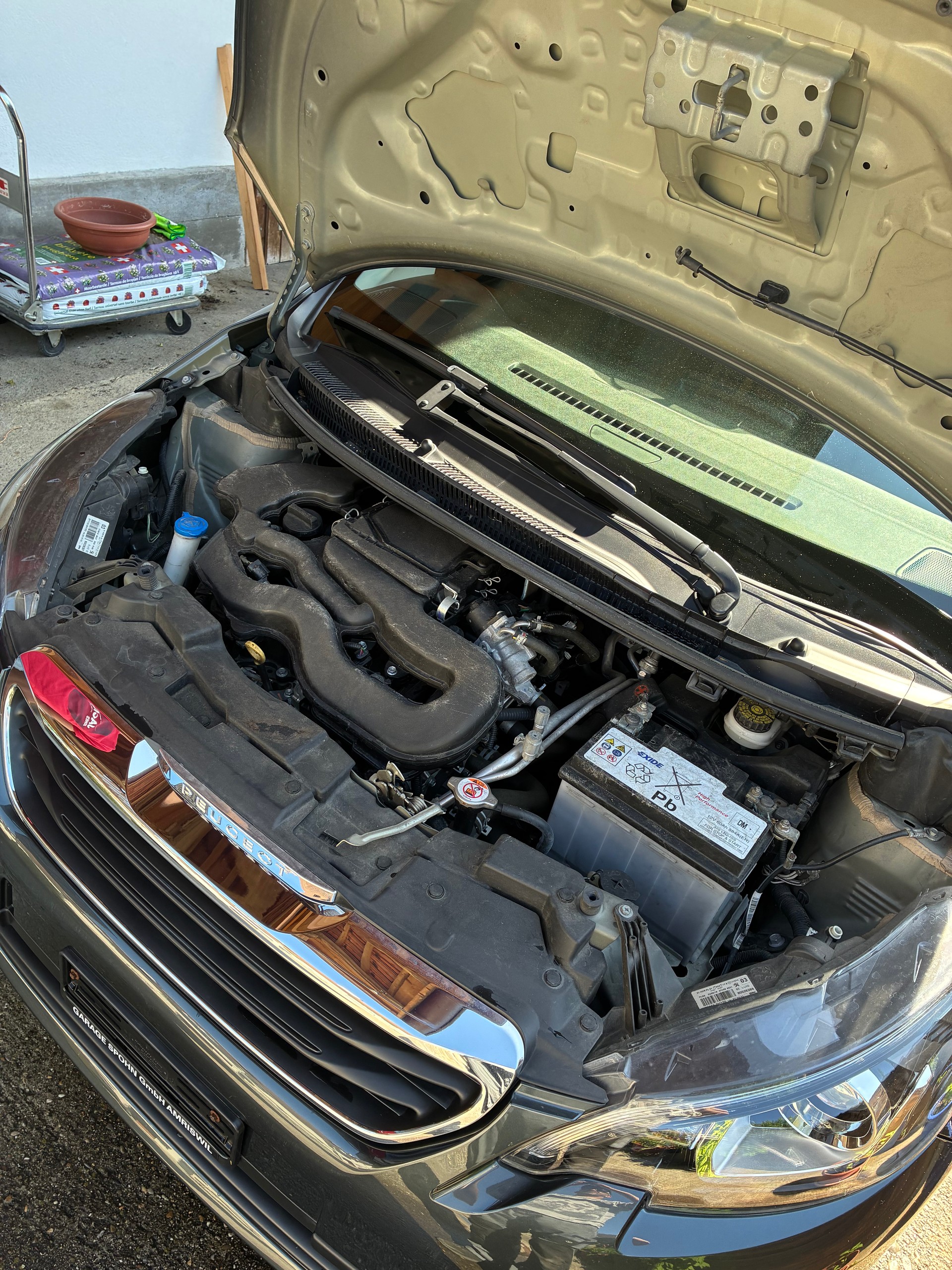 PEUGEOT 108 1.0 VTi GT Line-image-8