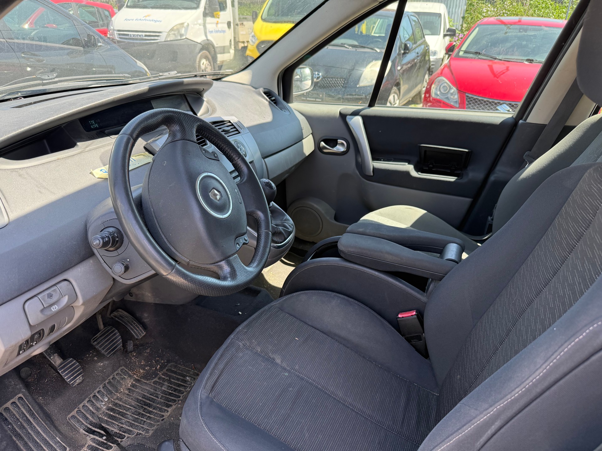 RENAULT Grand Scénic 1.5 dCi Dynamique-image-4