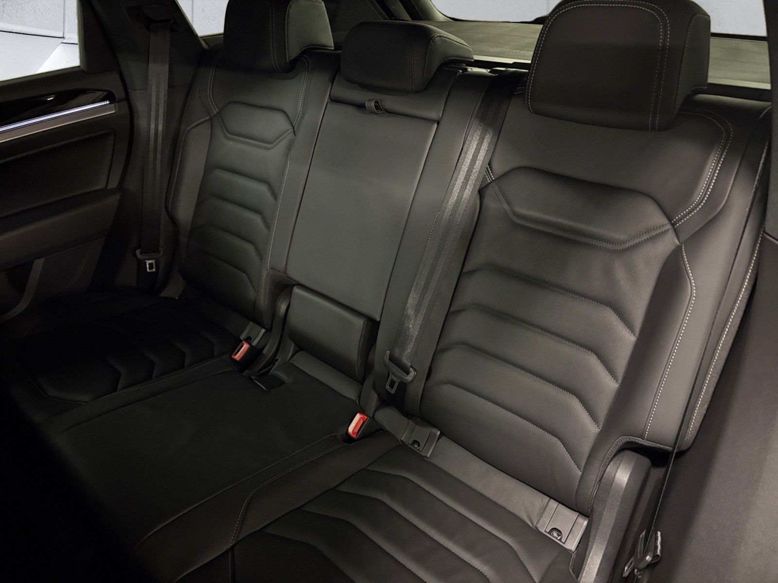 VW Touareg 3.0 TDI R Line Tiptronic-image-14