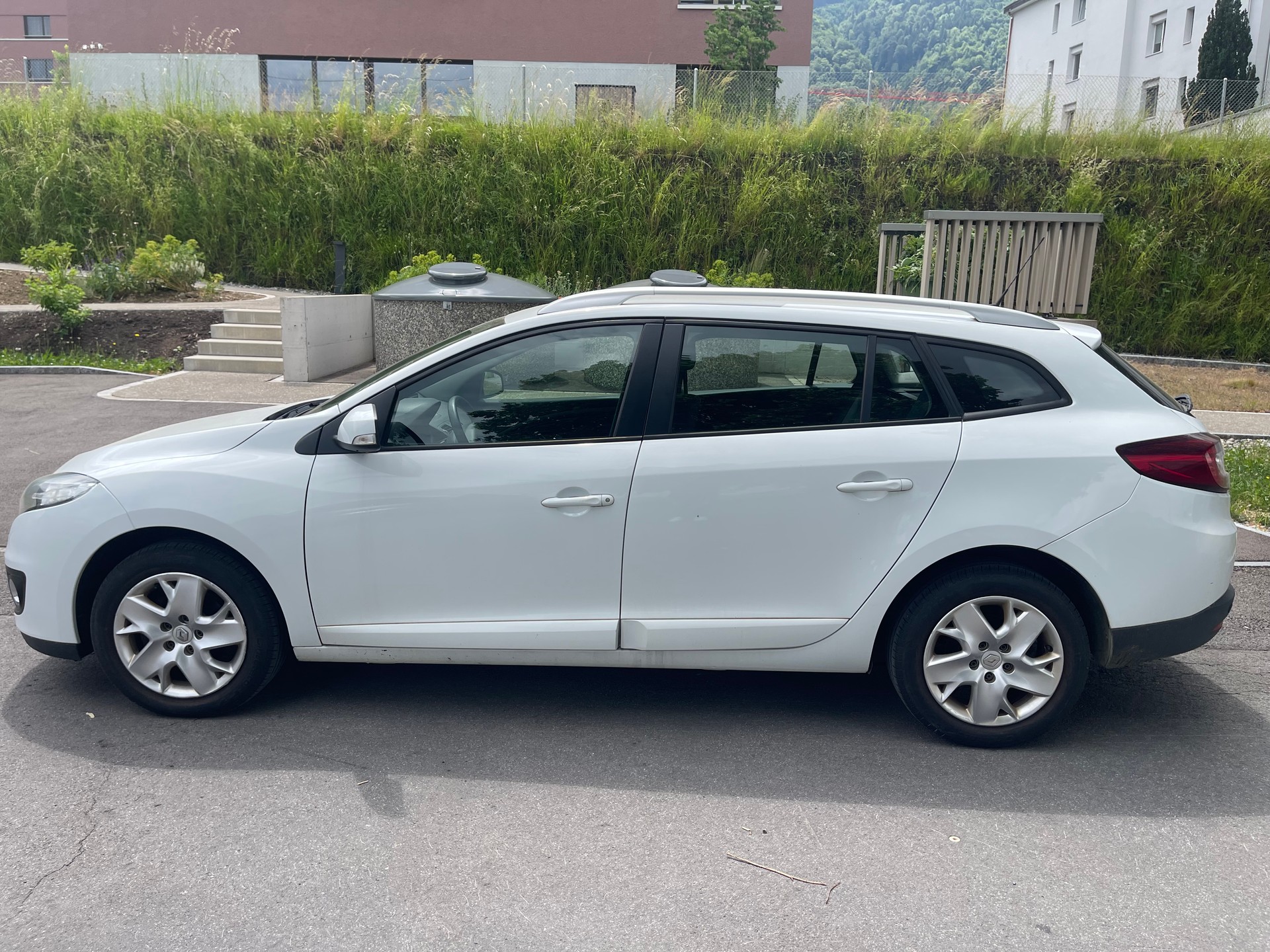 RENAULT Mégane Grandtour 1.2 16V Turbo Dynamique-image-1