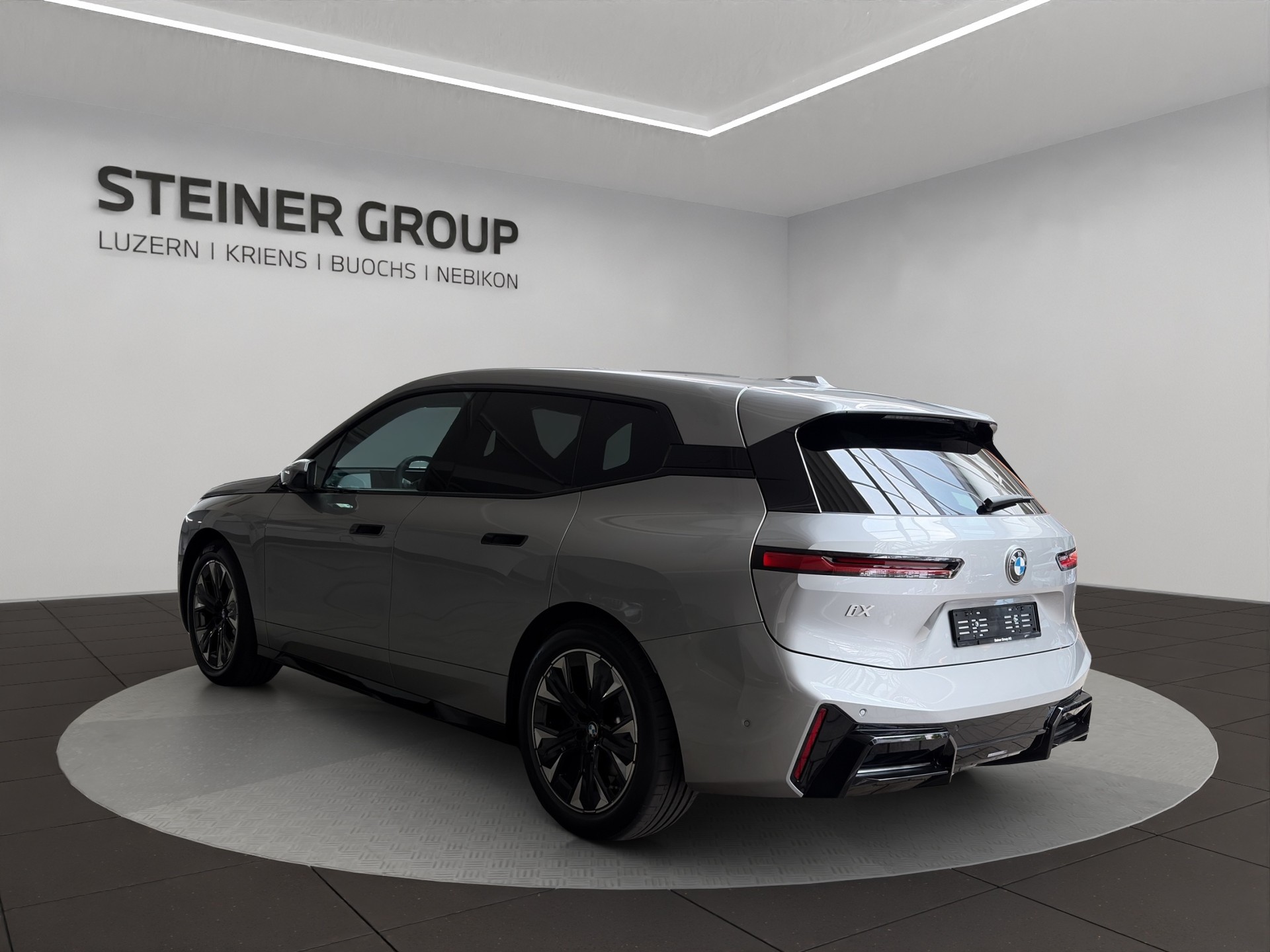 BMW iX xDrive45 M Sport-image-6