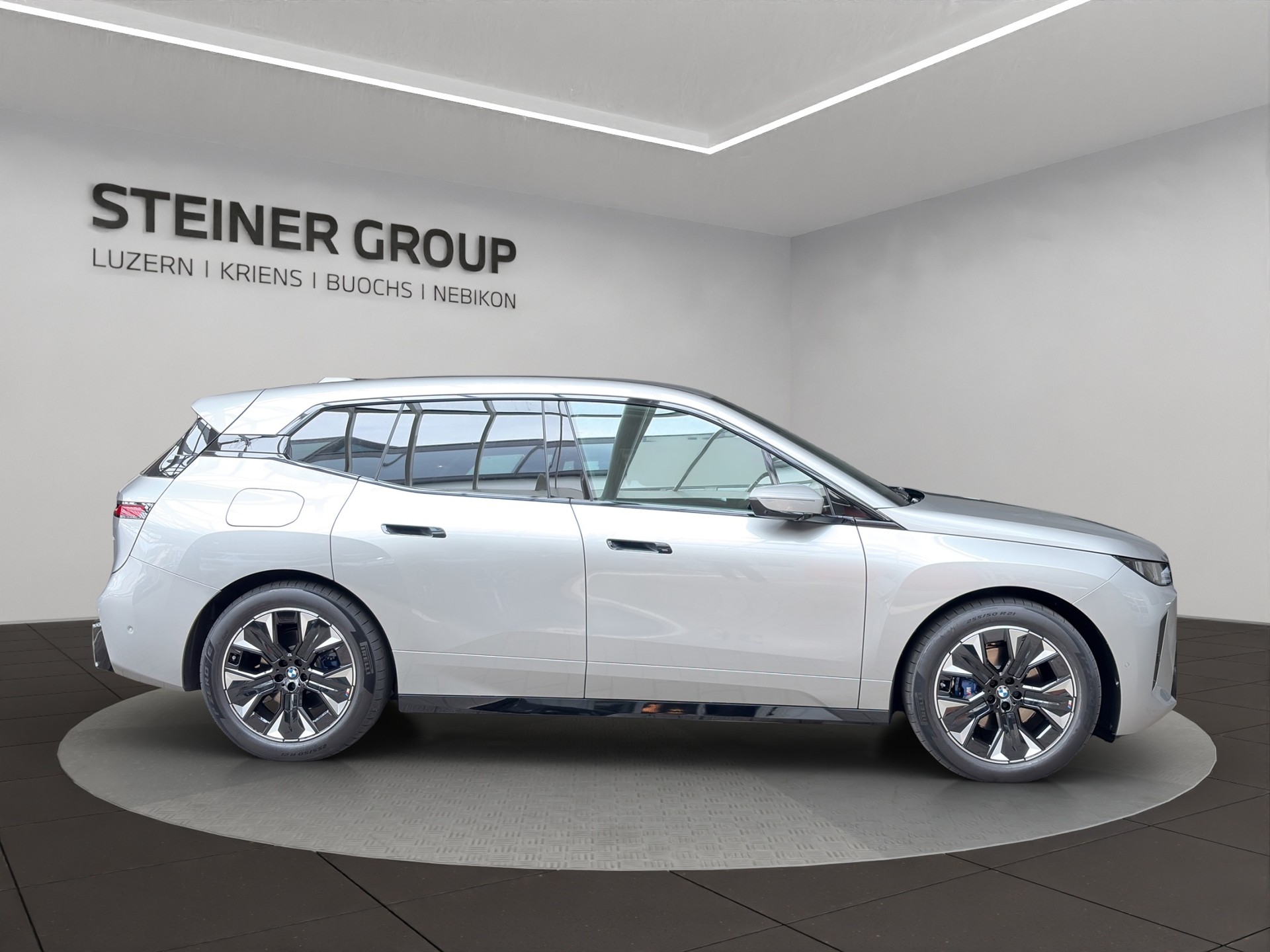 BMW iX xDrive45 M Sport-showroom-element-3