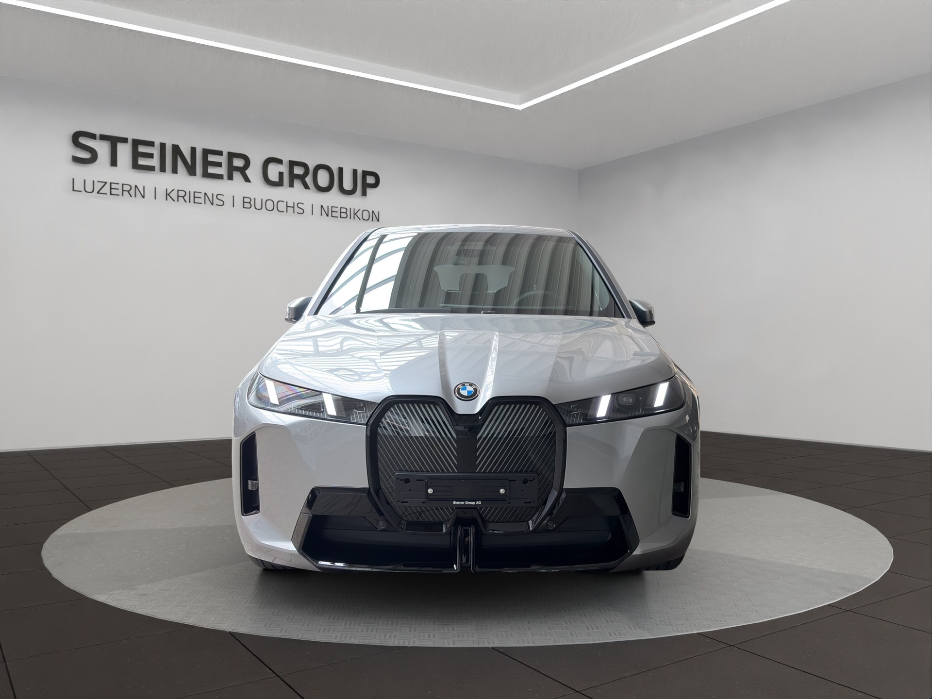 BMW iX xDrive45 M Sport-showroom-element-1