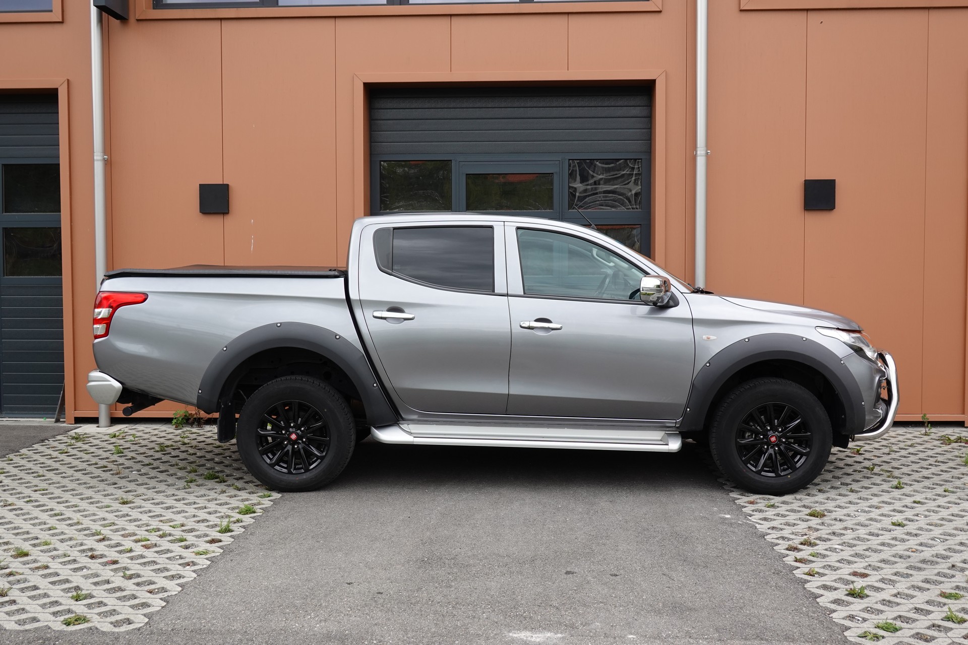 FIAT Fullback SX 2.4 MJ DC Primo 4WD "*Tempomat * GPS * Caméra de Recul * Camera 360 * Hauteur de caisse augmentée * 8 Roues *"-showroom-element-3