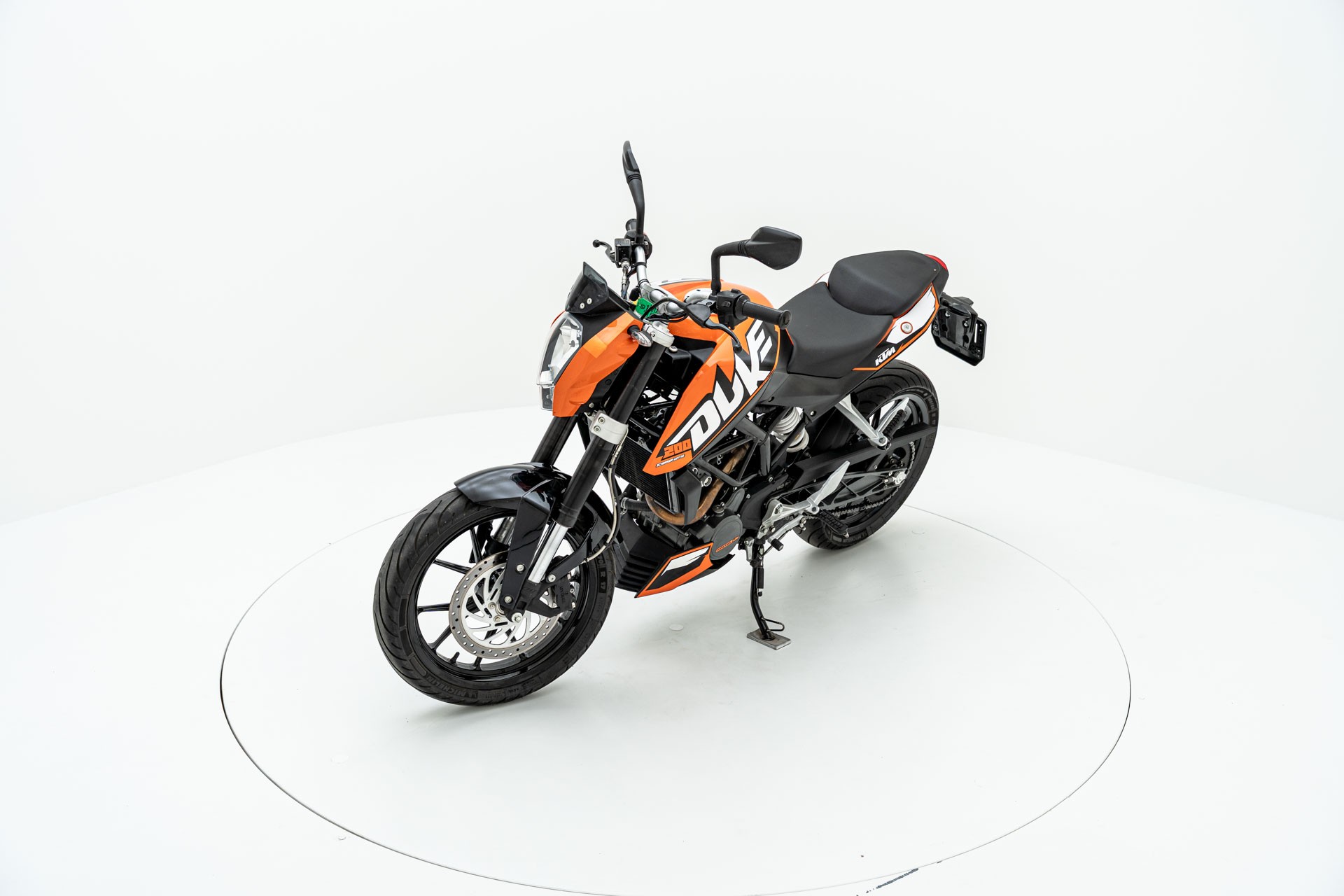 KTM 200 Duke-showroom-element-2