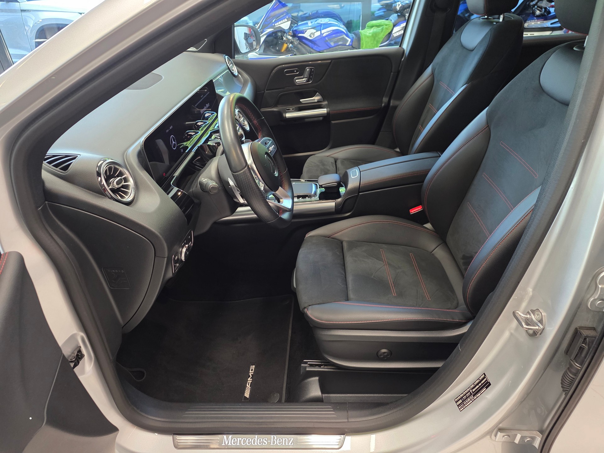 MERCEDES-BENZ B 250 AMG Line 4matic-image-3