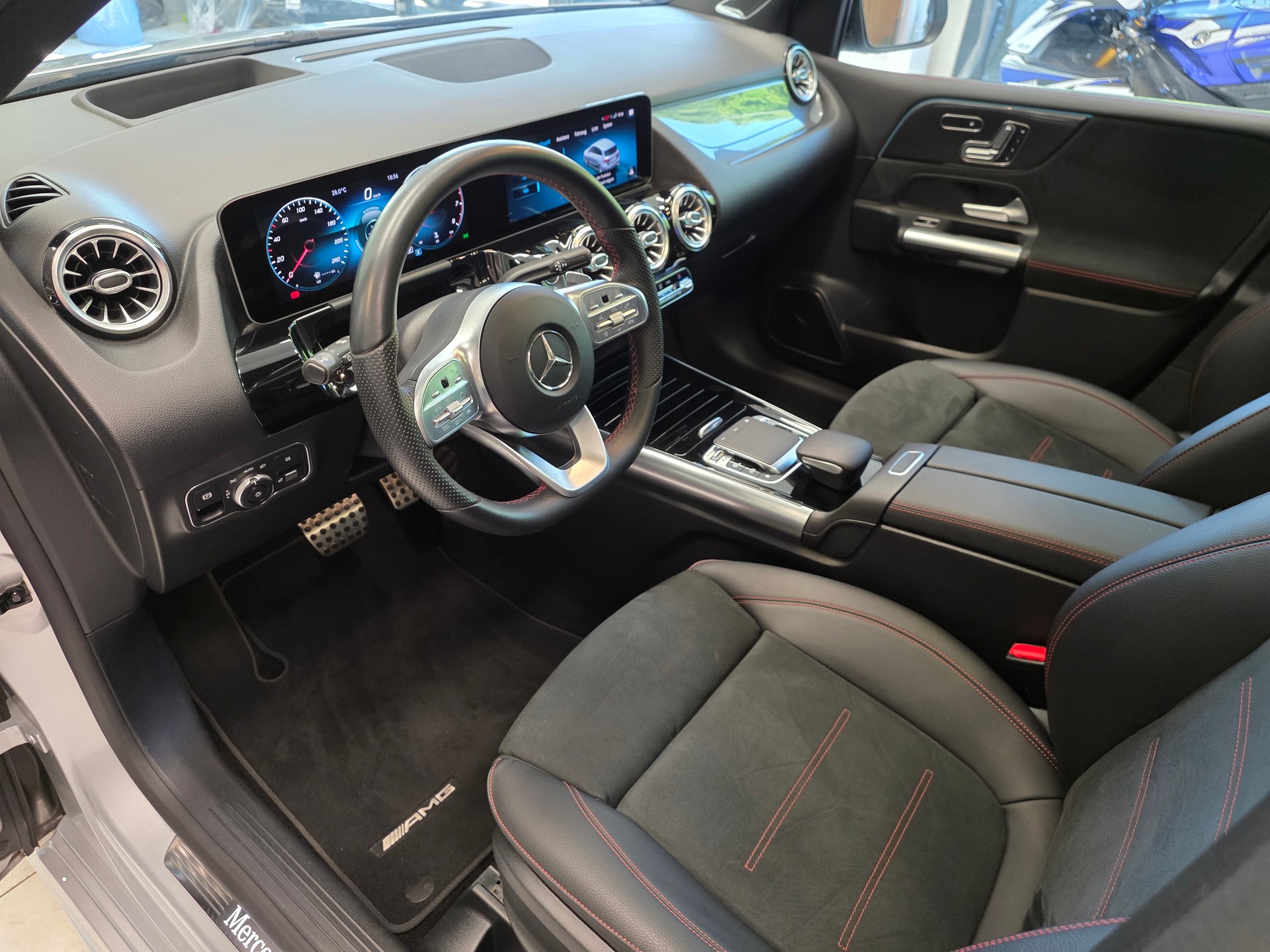 MERCEDES-BENZ B 250 AMG Line 4matic-image-5