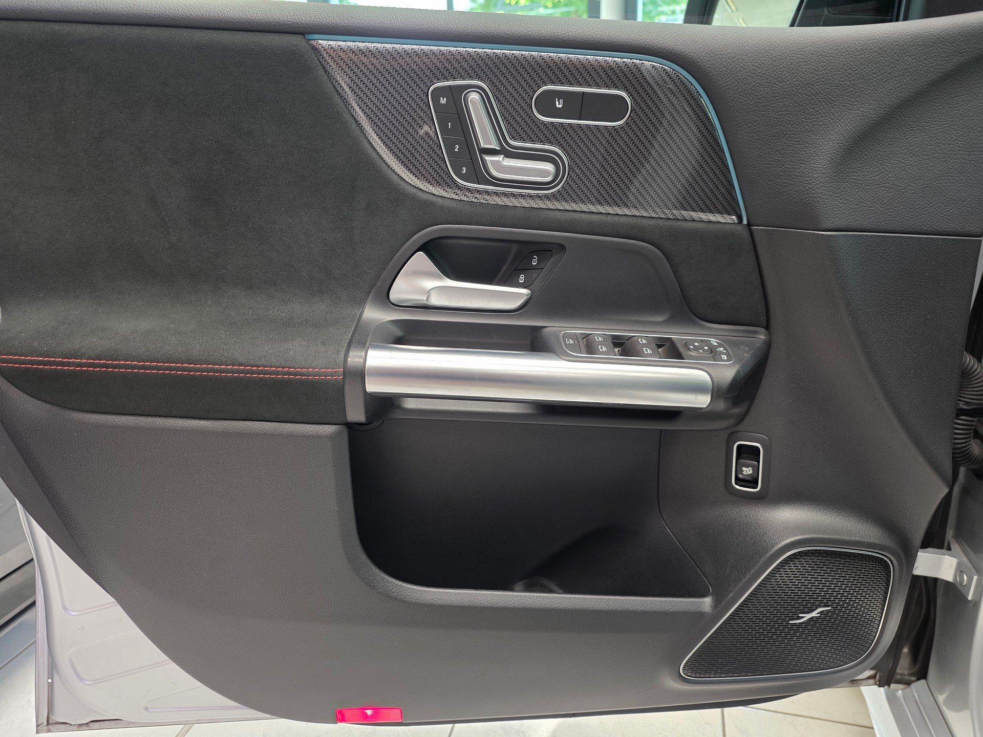 MERCEDES-BENZ B 250 AMG Line 4matic-image-6