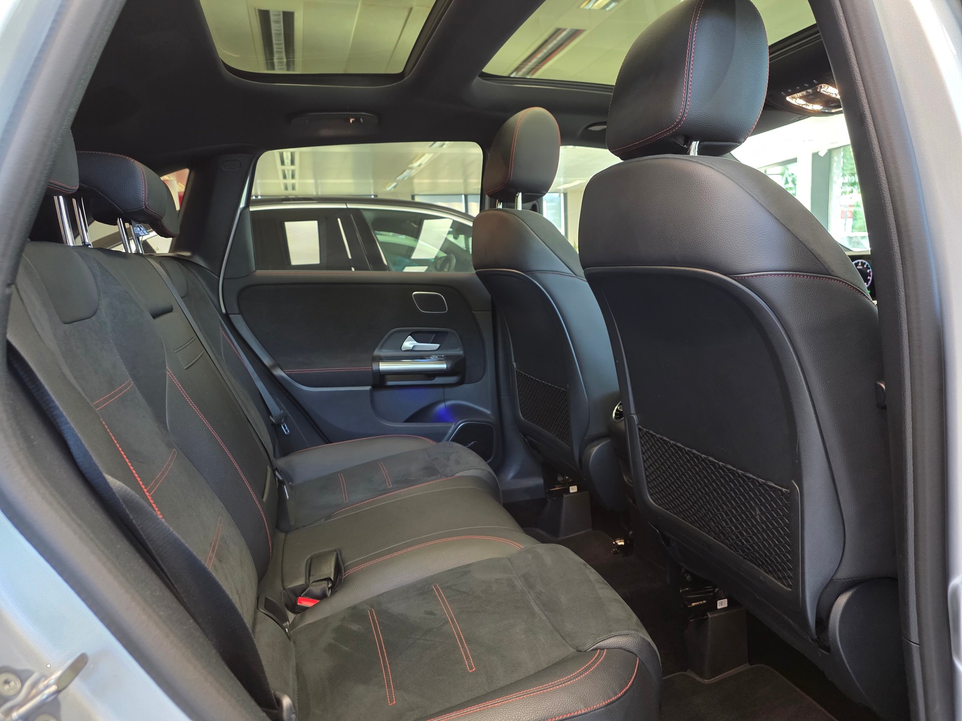 MERCEDES-BENZ B 250 AMG Line 4matic-image-12
