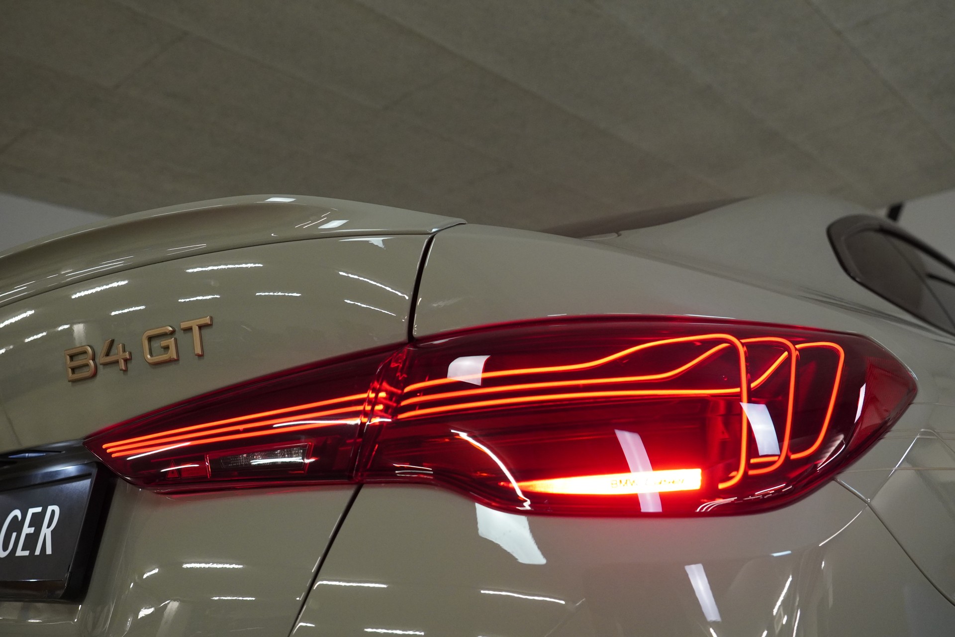 BMW-ALPINA B4 Gran Coupé 3.0 xDrive GT S-Tronic-image-15