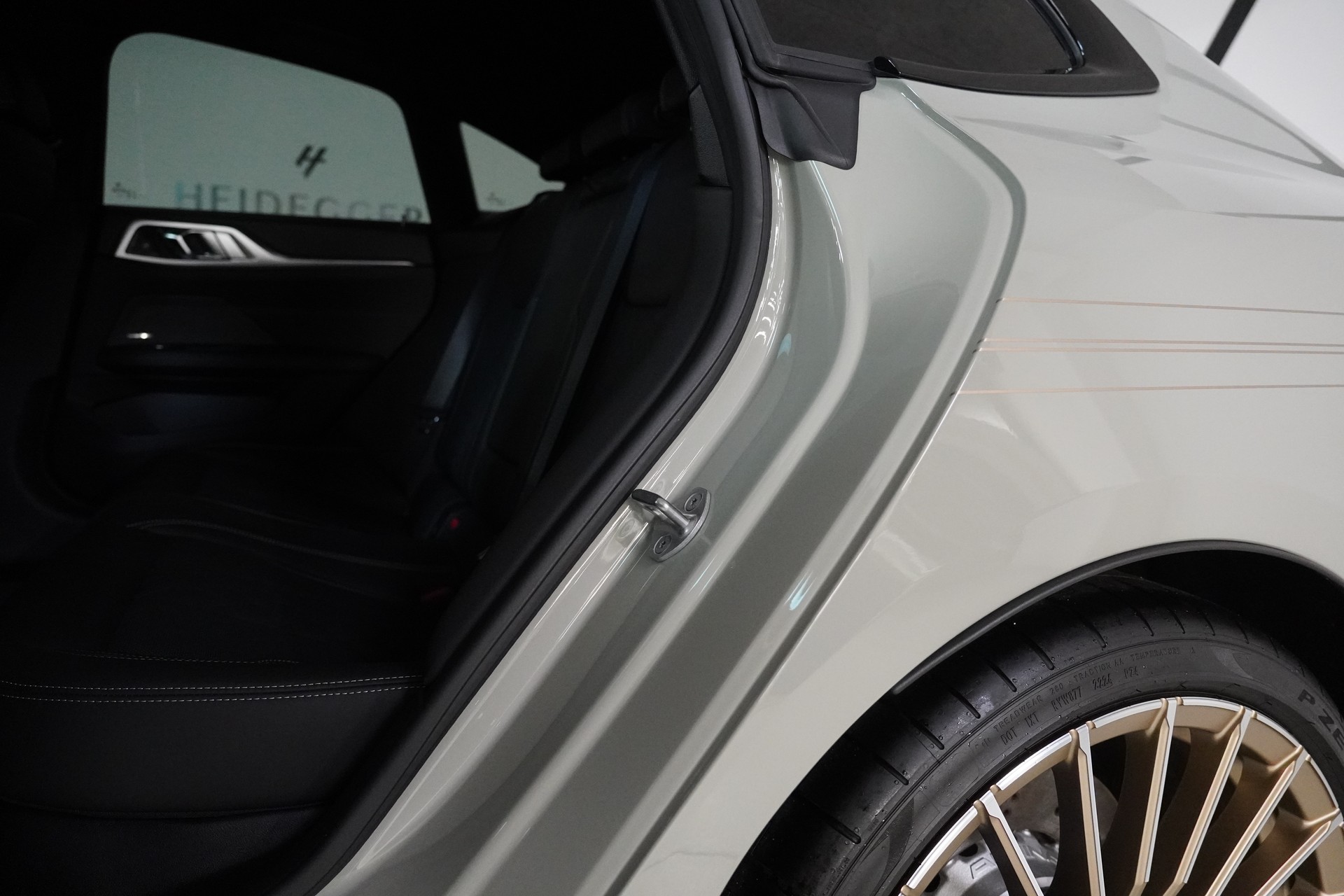 BMW-ALPINA B4 Gran Coupé 3.0 xDrive GT S-Tronic-image-12