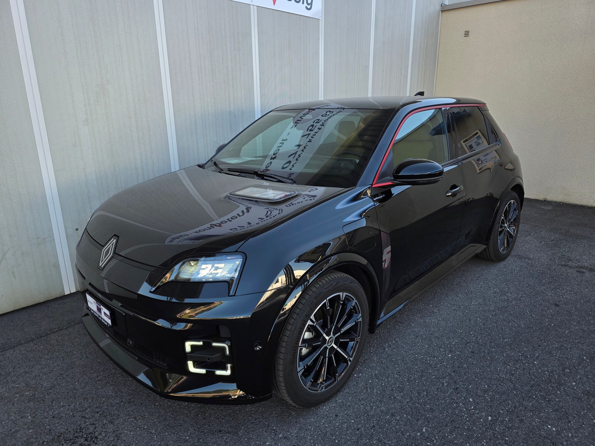 RENAULT R5 E-Tech Comfort Range 52 kWh Iconic Five-showroom-element-1