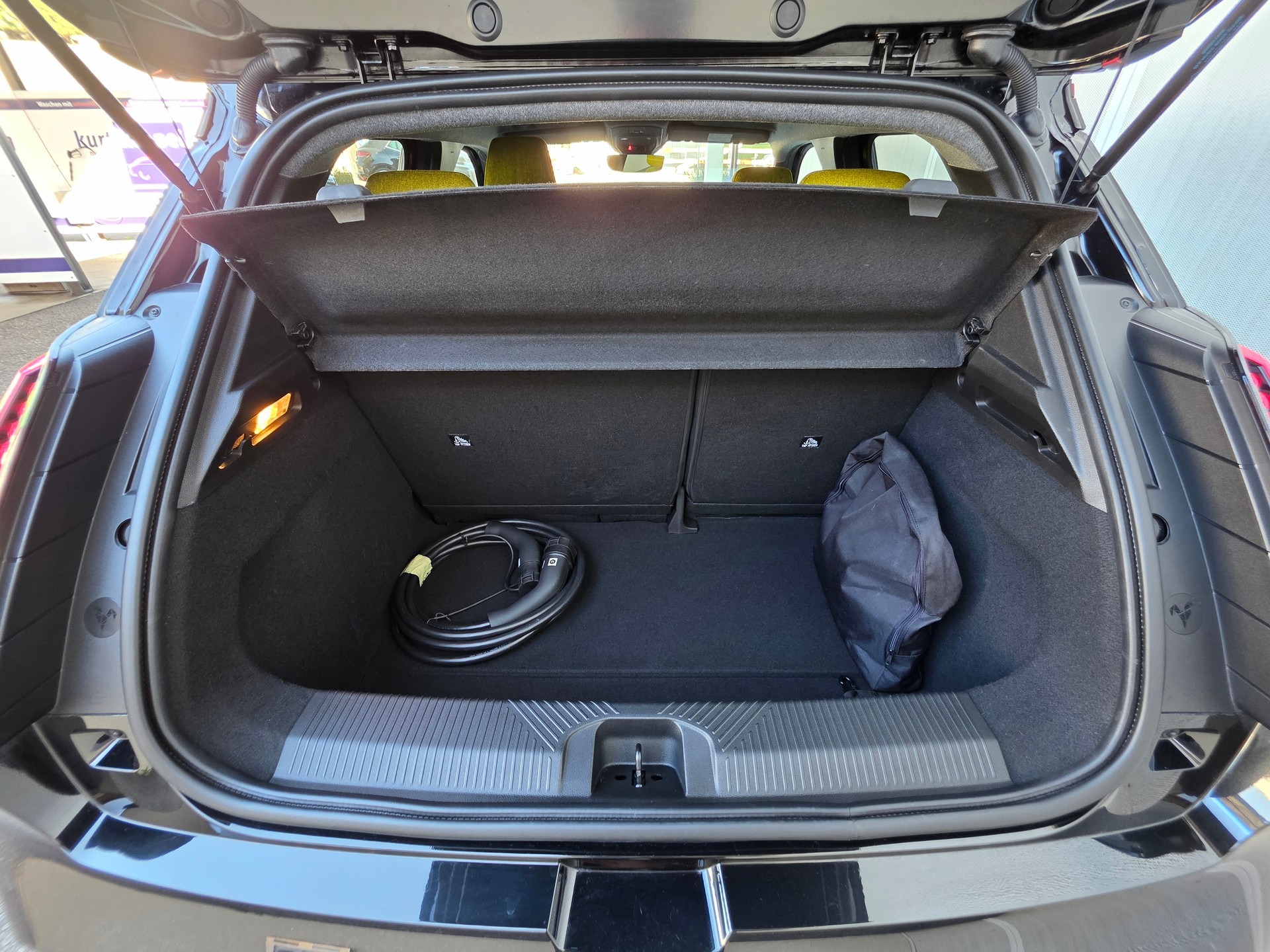 RENAULT R5 E-Tech Comfort Range 52 kWh Iconic Five-image-4